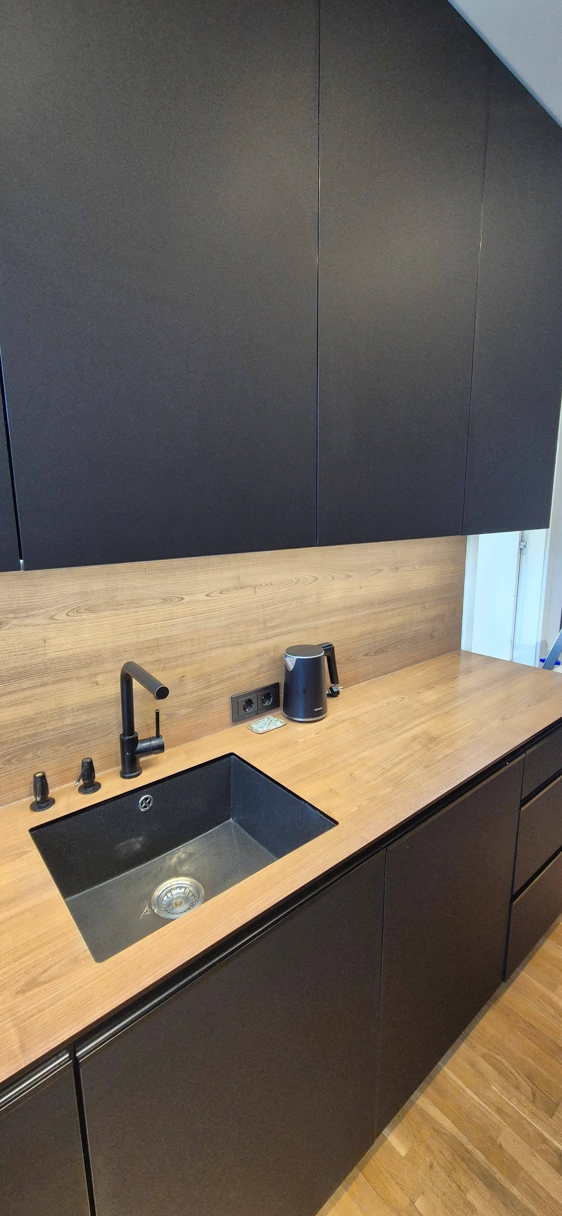 Deep cleaning of a luxury apartment