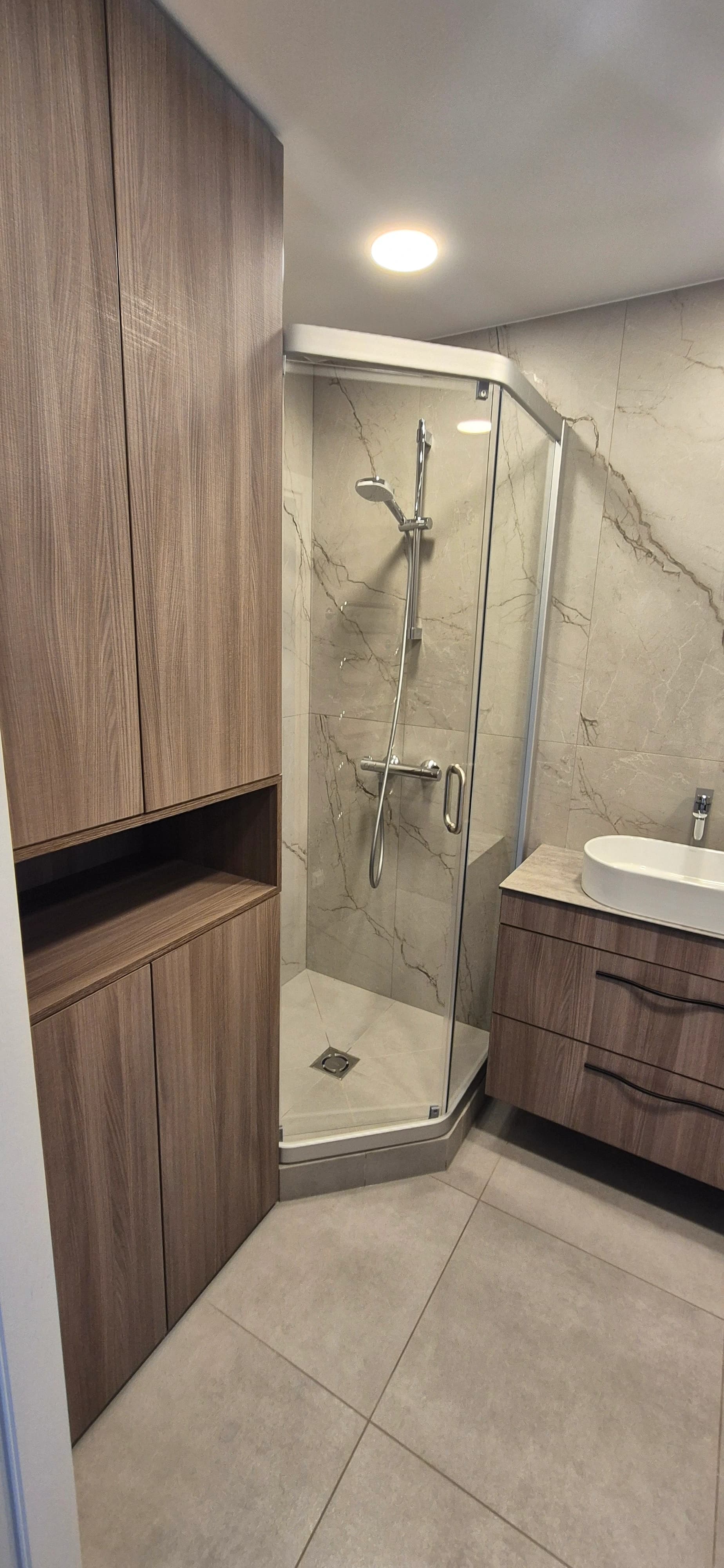 Apartment cleaning after construction (marble finishes)