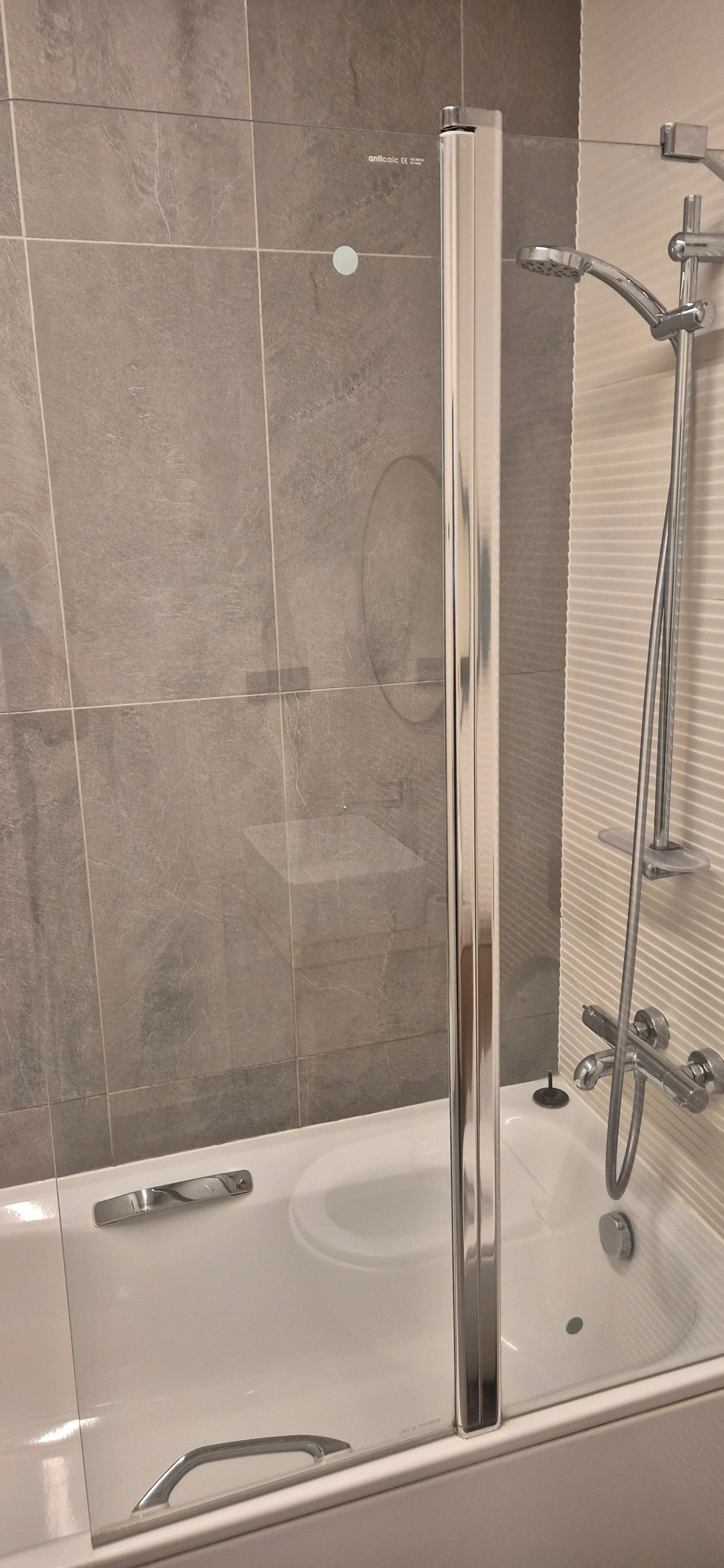Deep cleaning of a luxury apartment