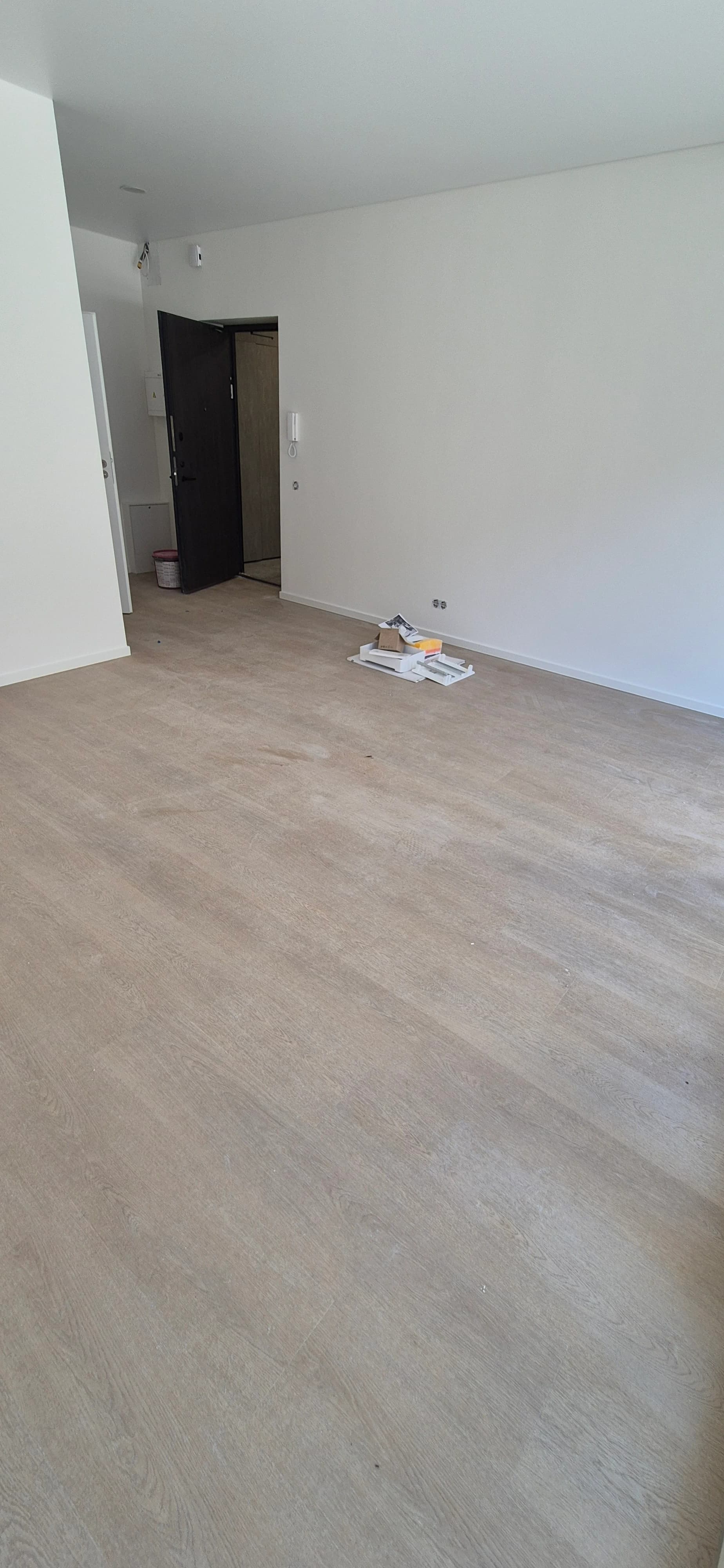 Cleaning of a newly built apartment