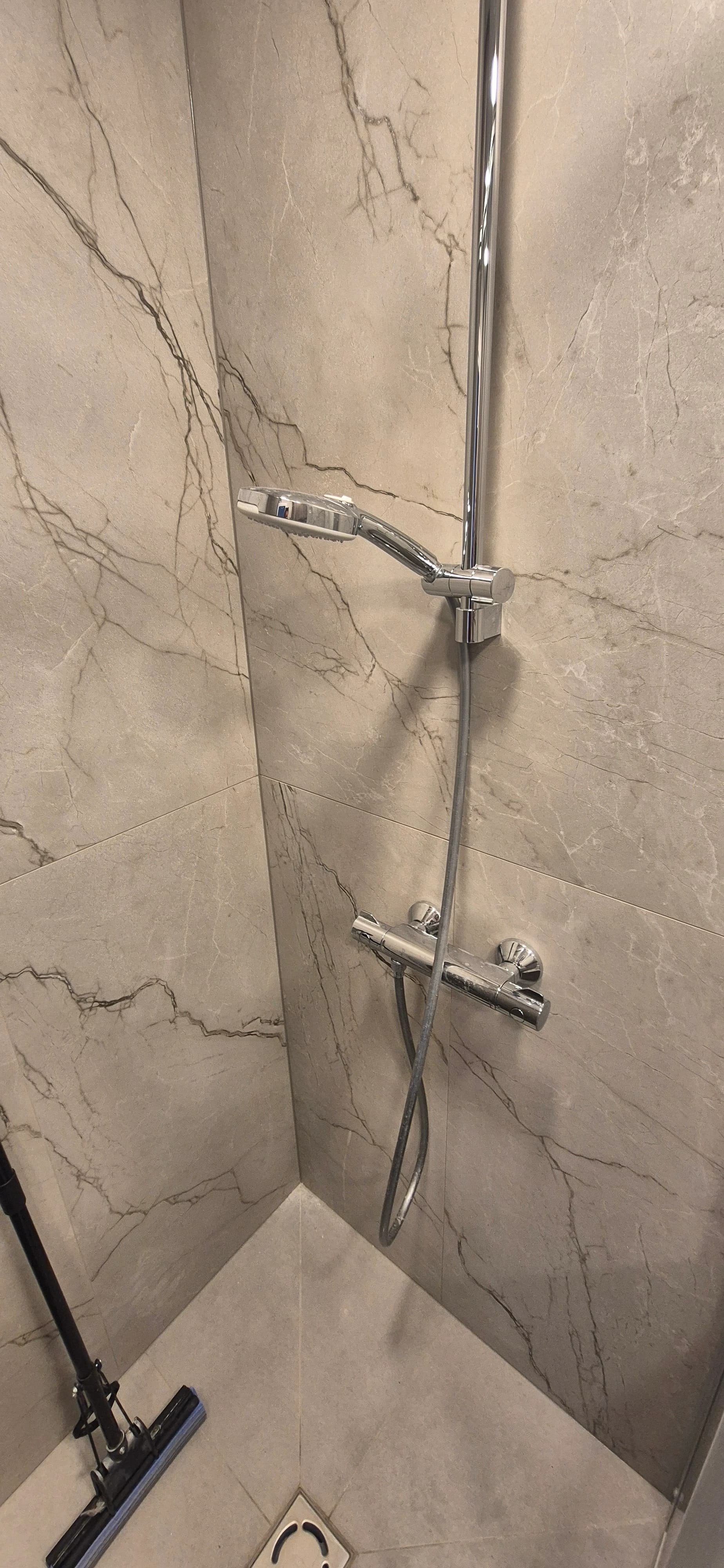 Apartment cleaning after construction (marble finishes)