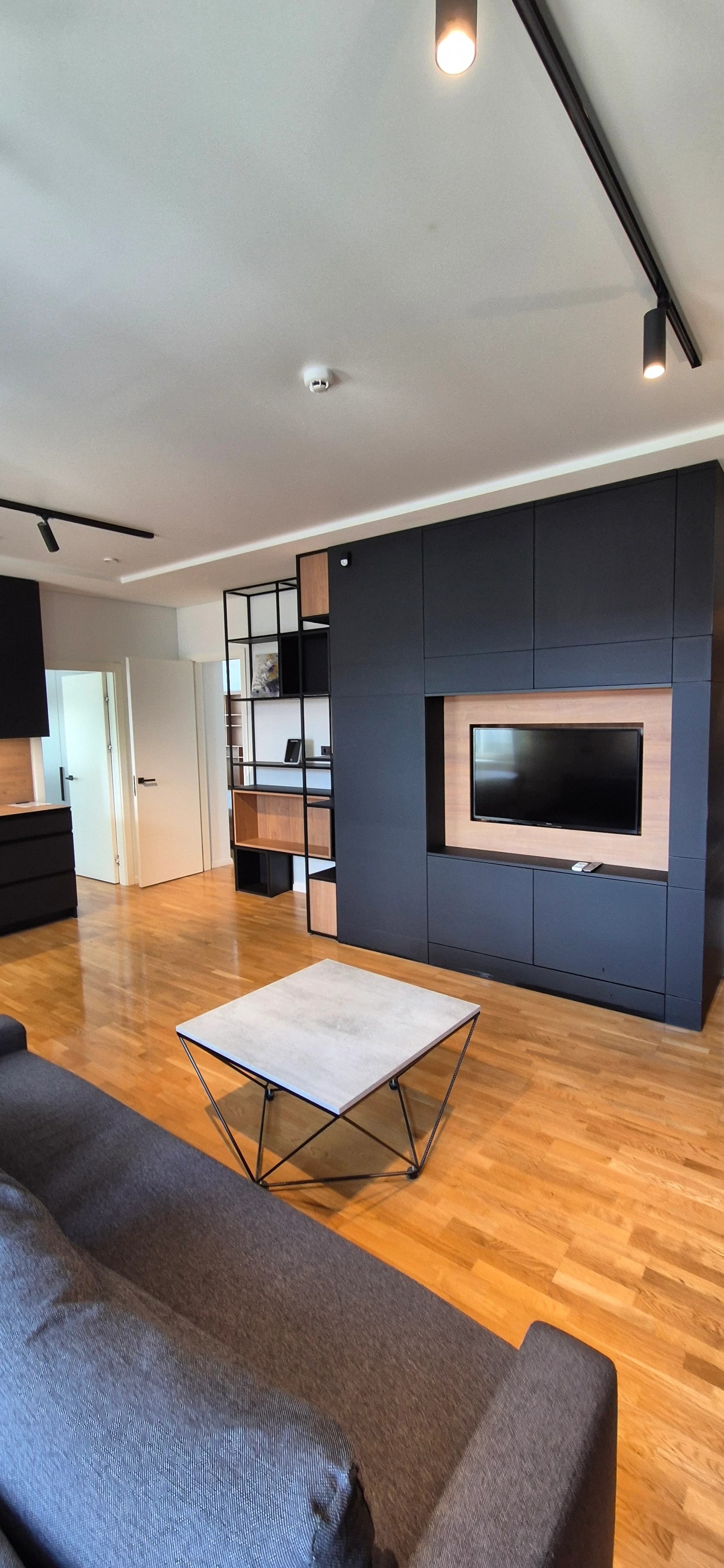 Deep cleaning of a luxury apartment