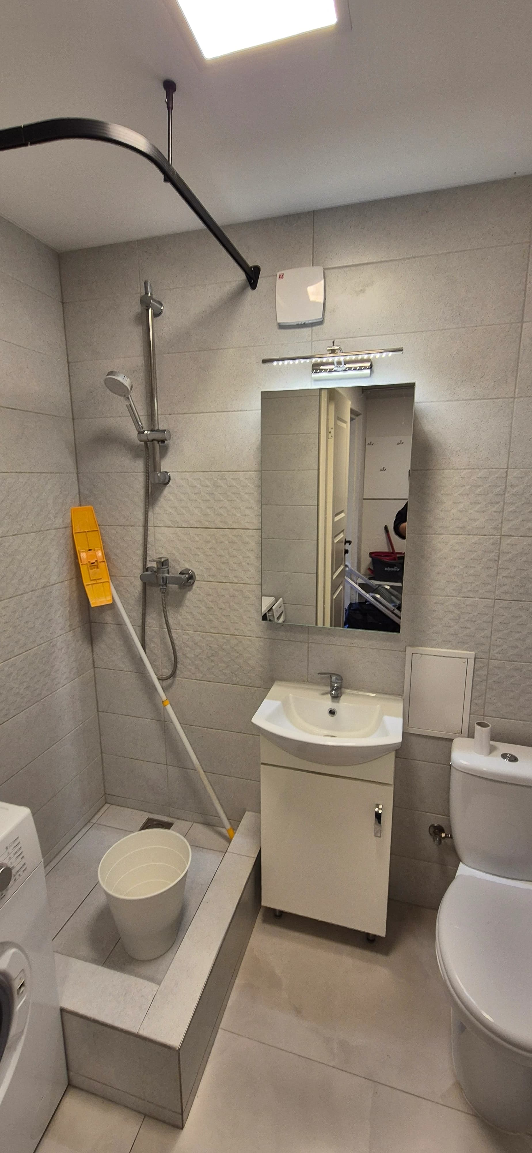 Deep apartment cleaning including windows