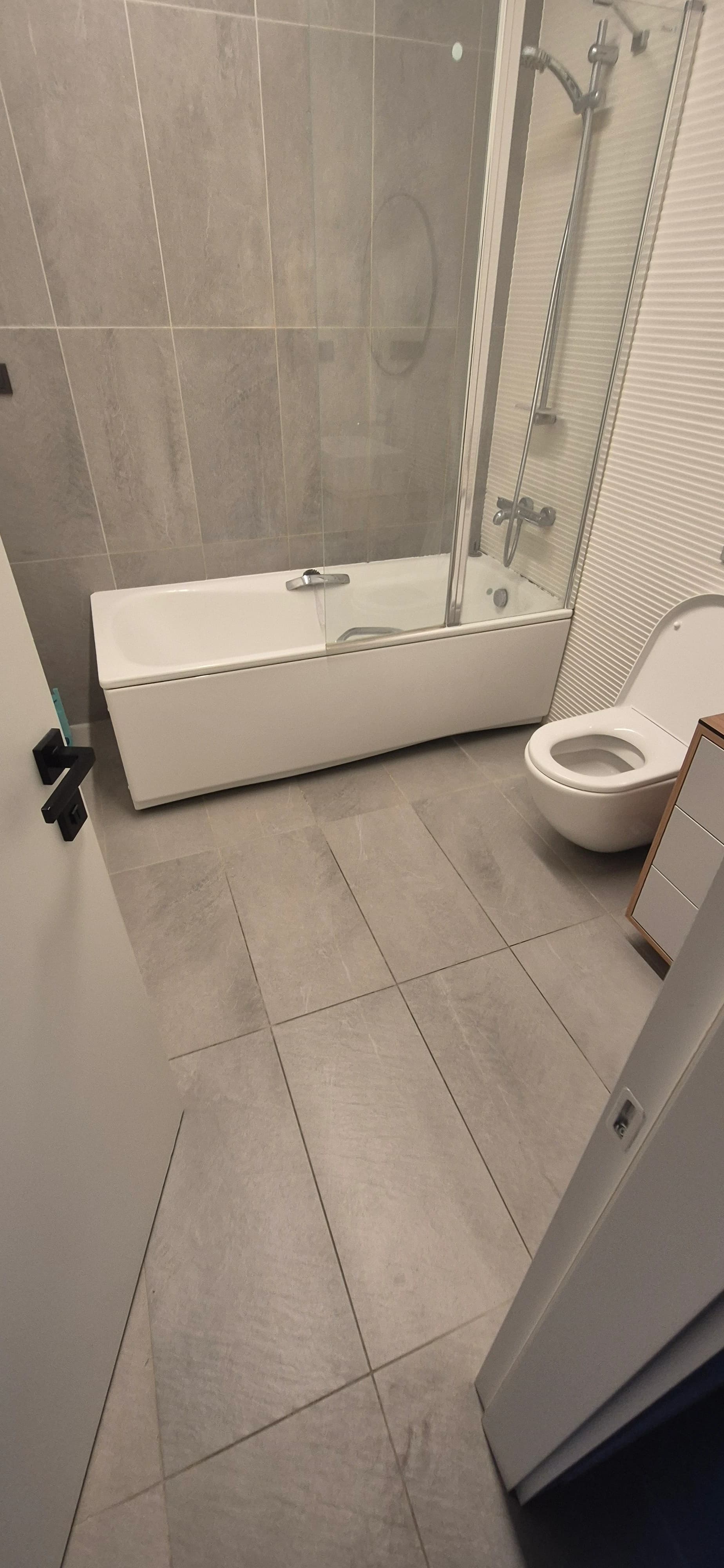 Deep cleaning of a luxury apartment
