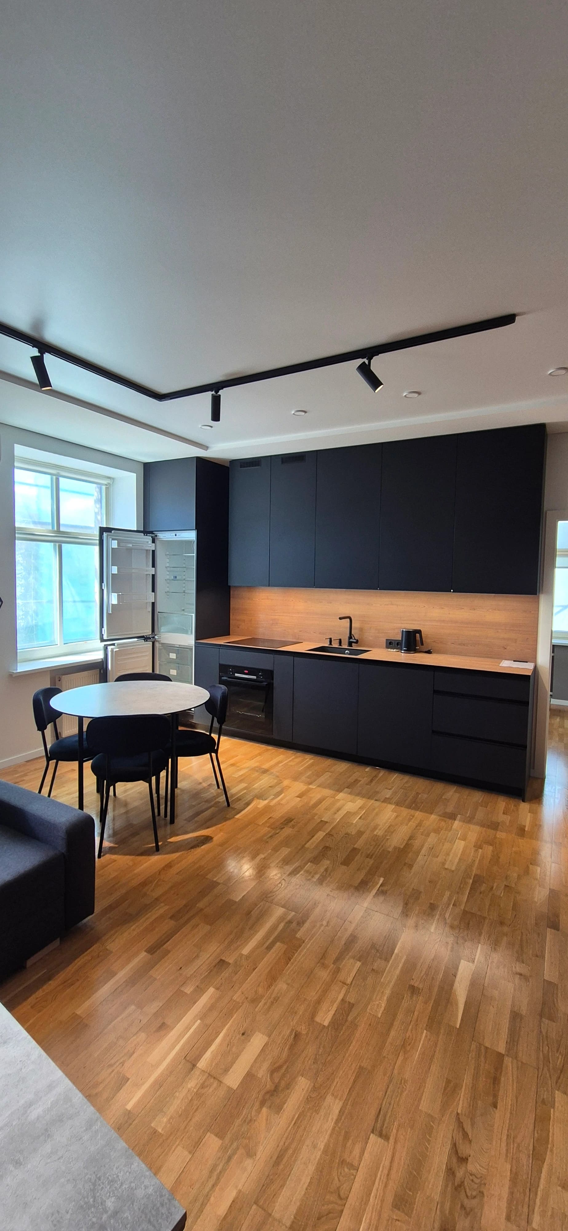 Deep cleaning of a luxury apartment