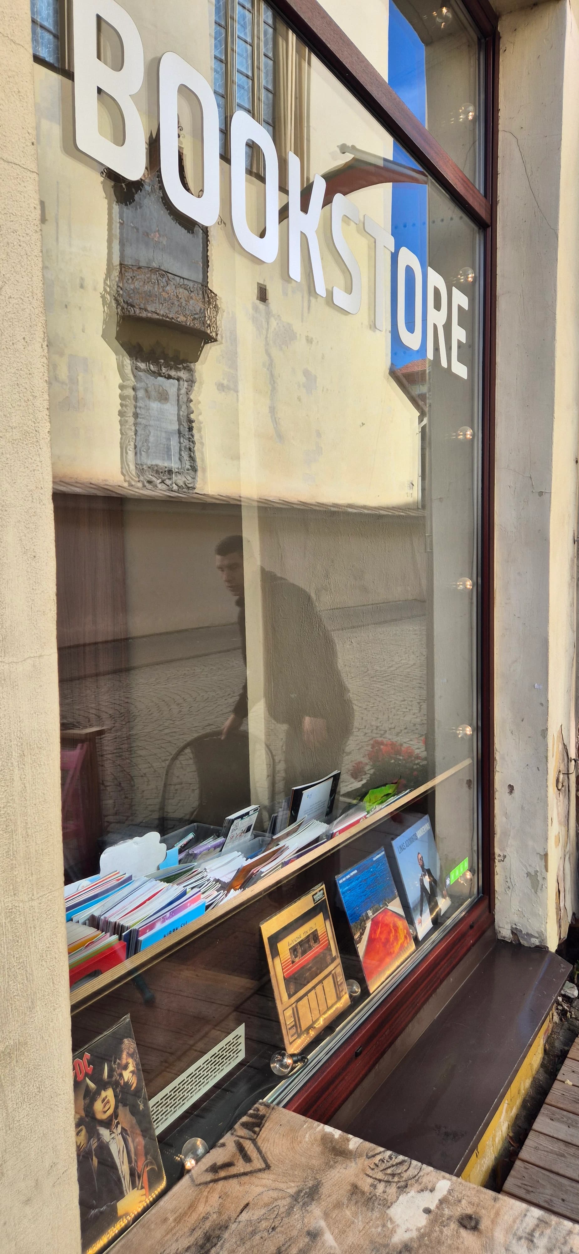 Мойка витрин книжного магазина