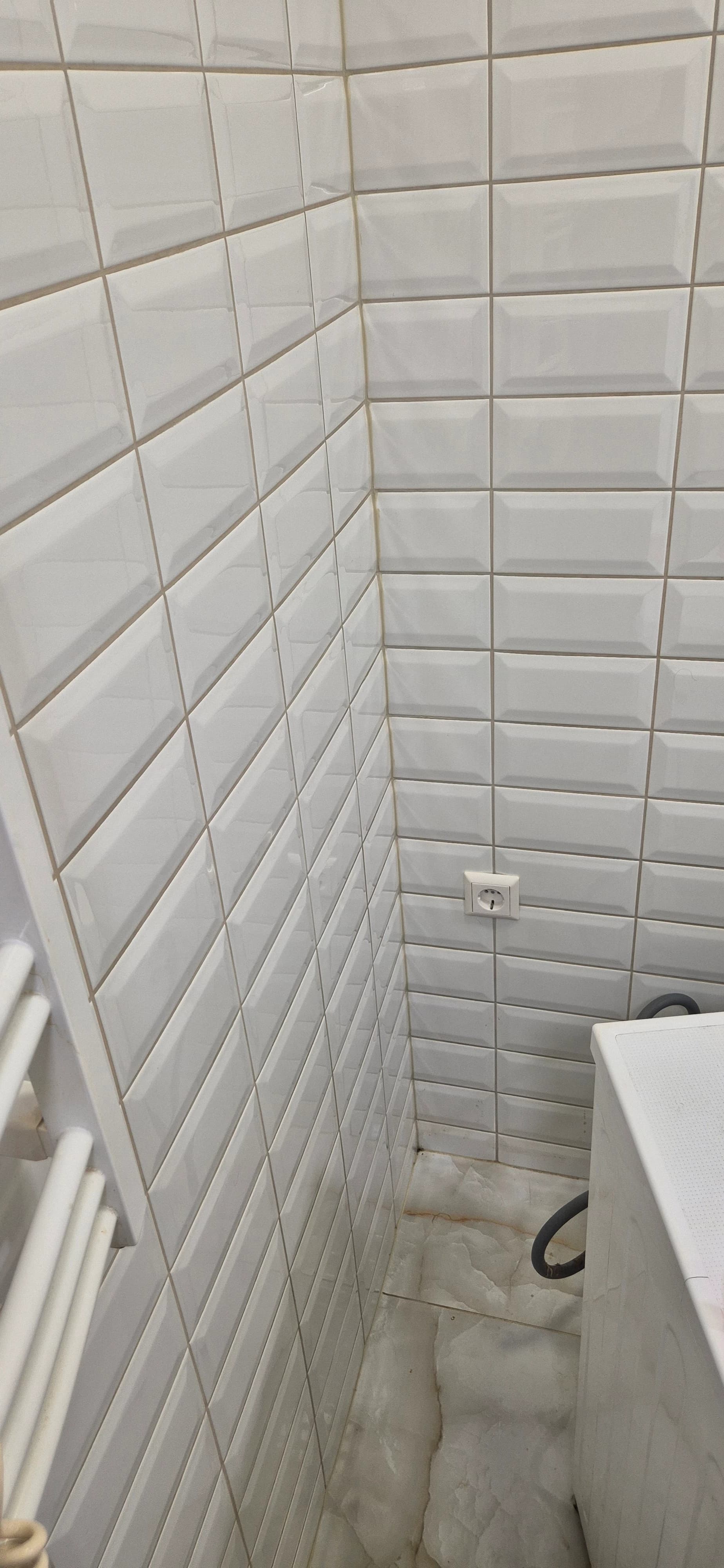 Deep apartment cleaning after renovation