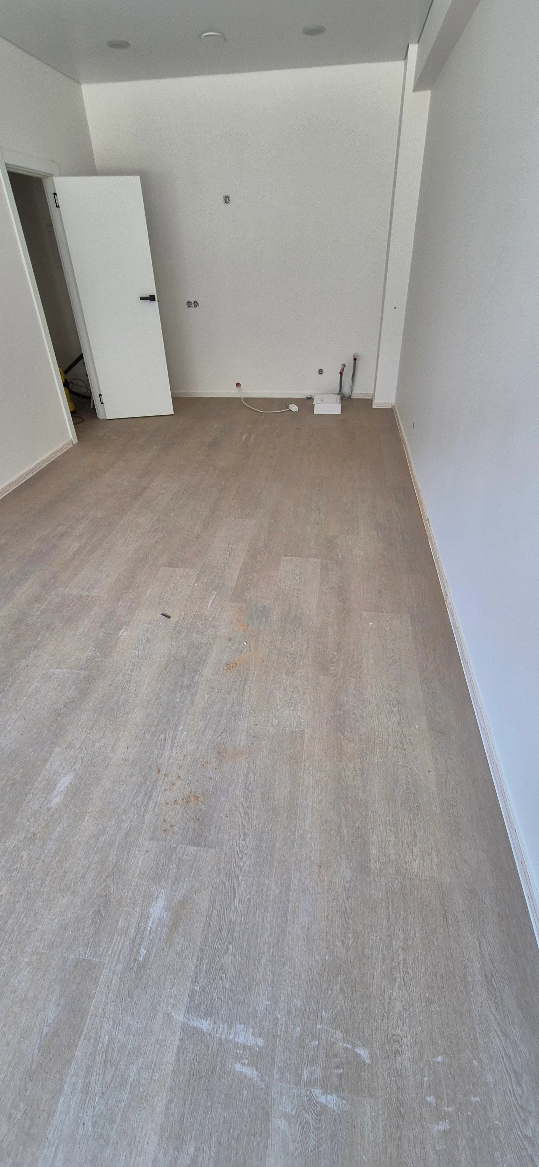 Cleaning of a newly built apartment