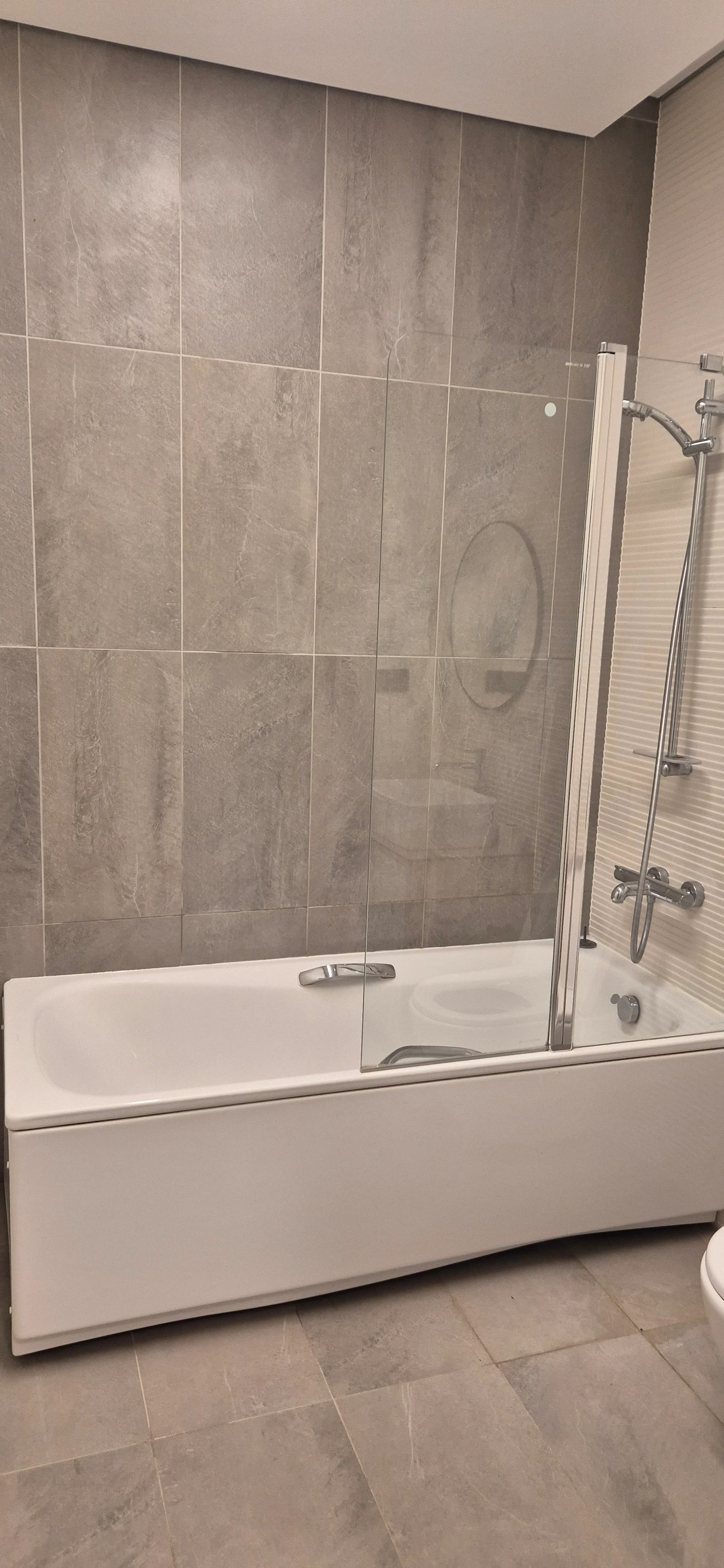 Deep cleaning of a luxury apartment