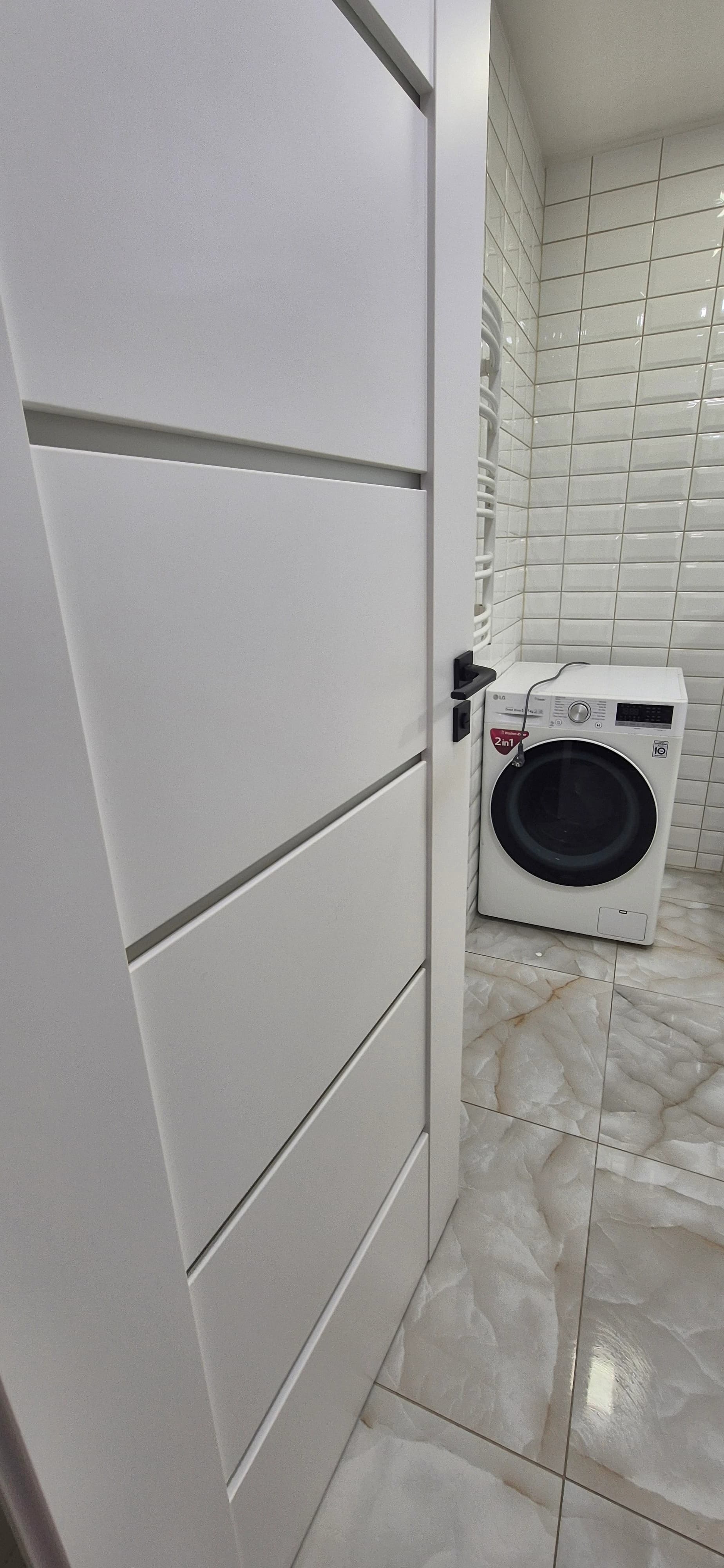 Deep apartment cleaning after renovation