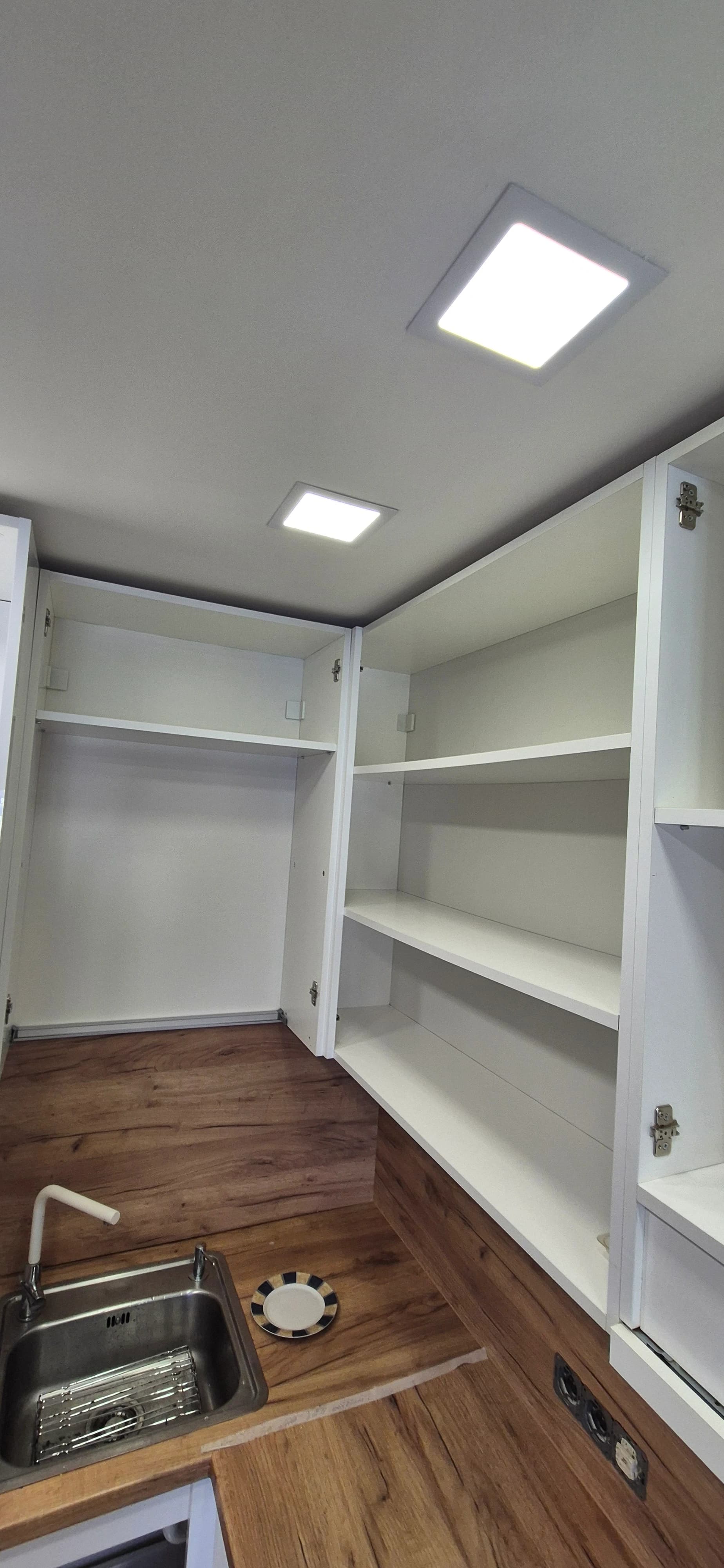 Deep apartment cleaning after renovation