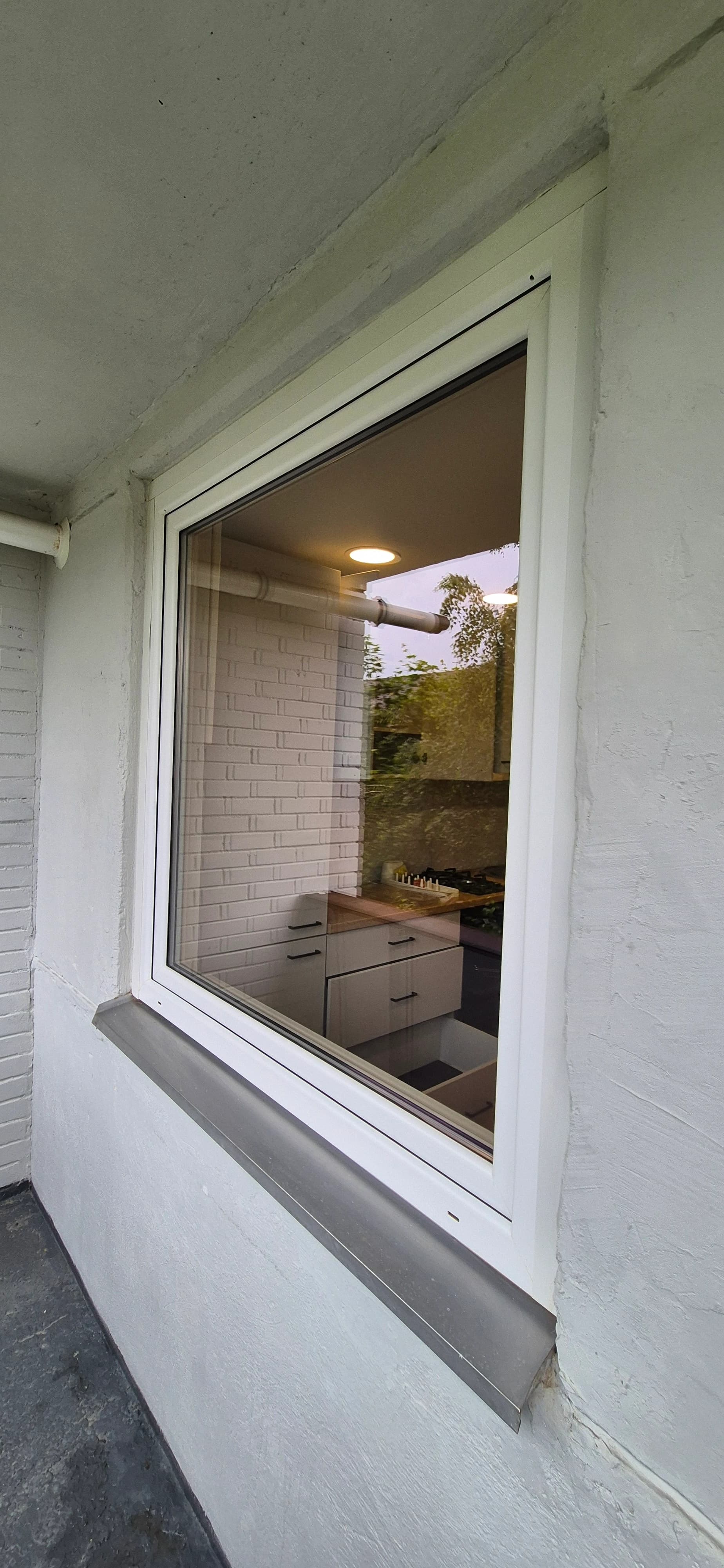 Deep apartment cleaning including windows