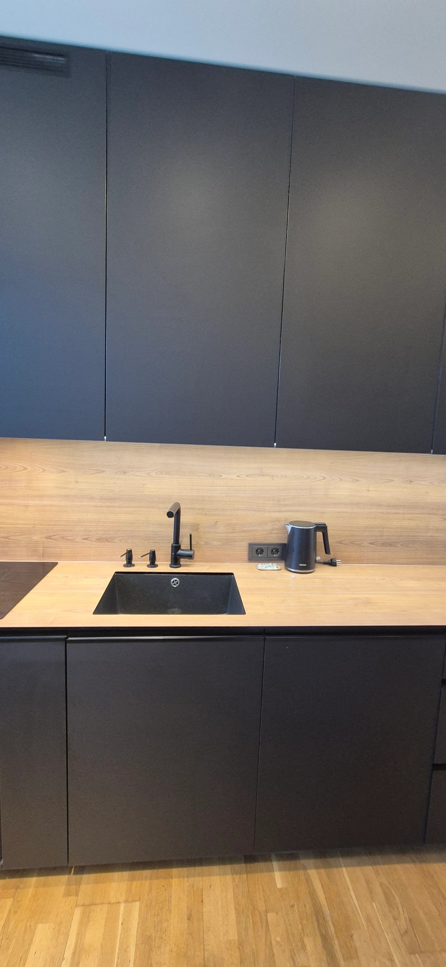 Deep cleaning of a luxury apartment