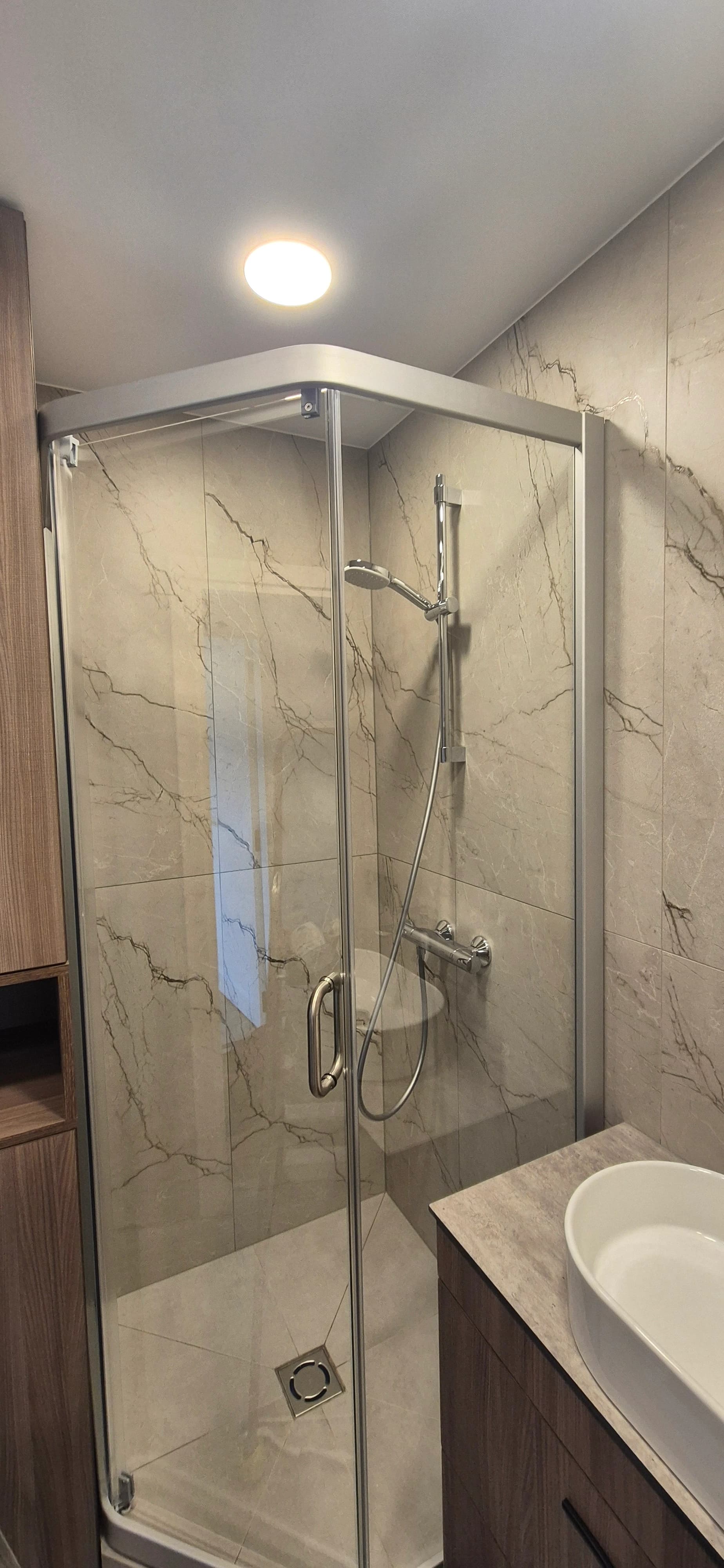 Apartment cleaning after construction (marble finishes)