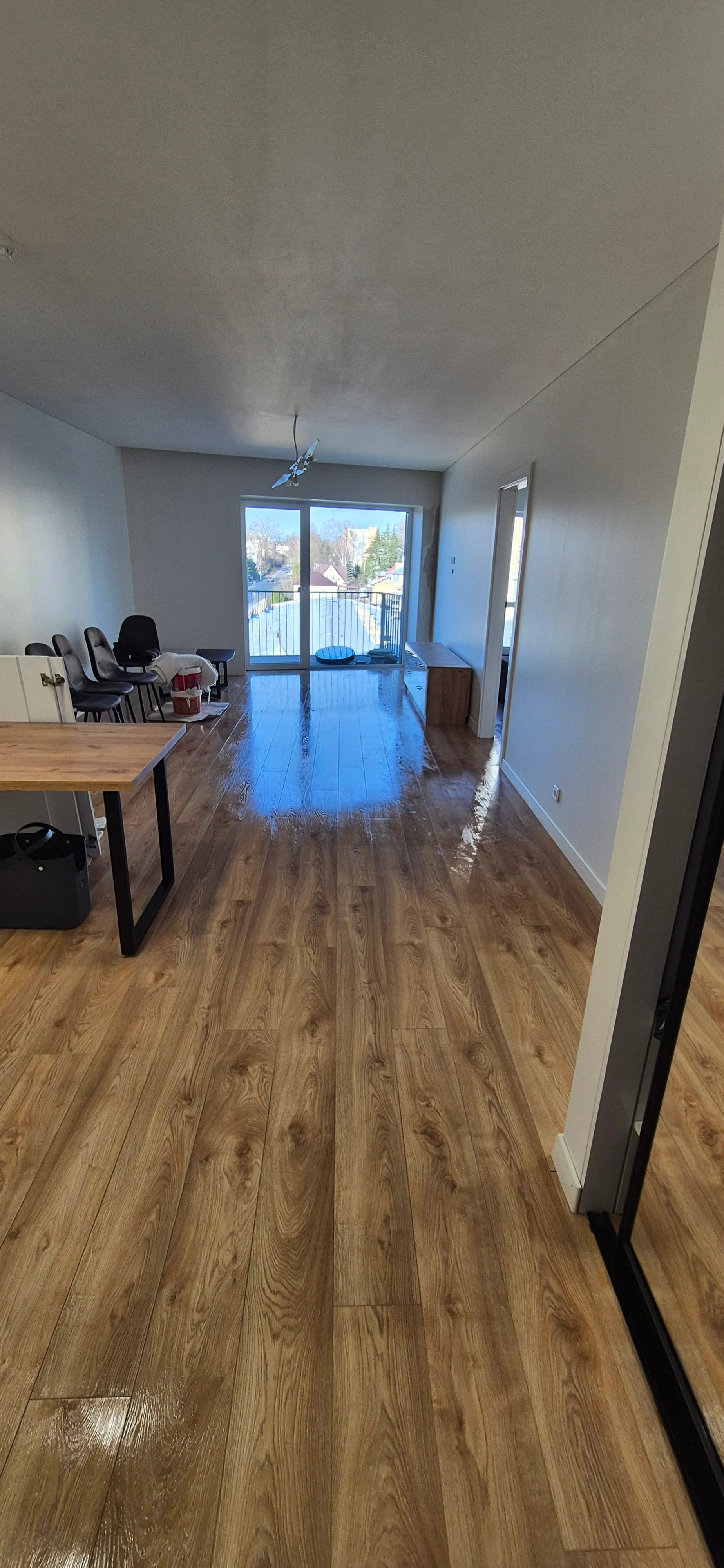 Deep apartment cleaning after renovation