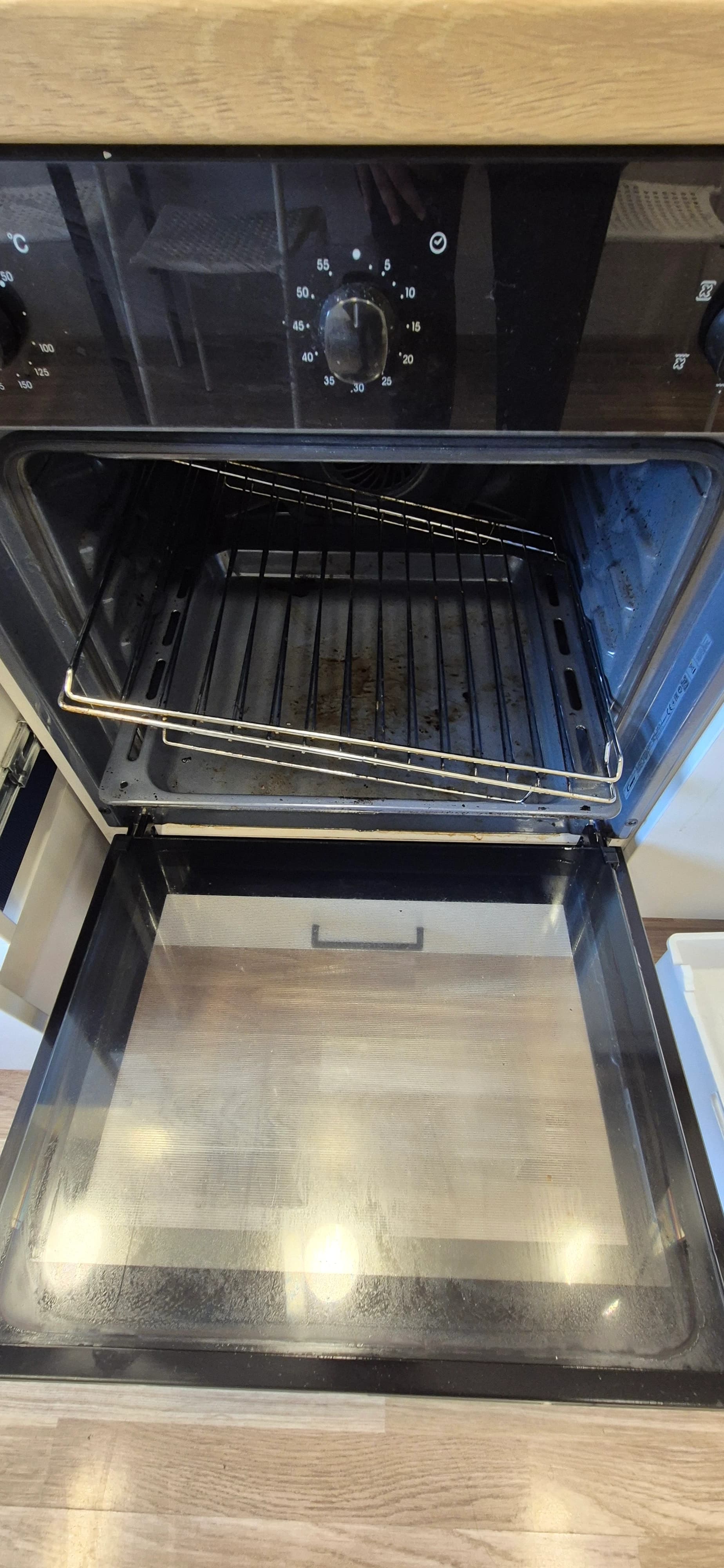 Deep apartment cleaning including windows