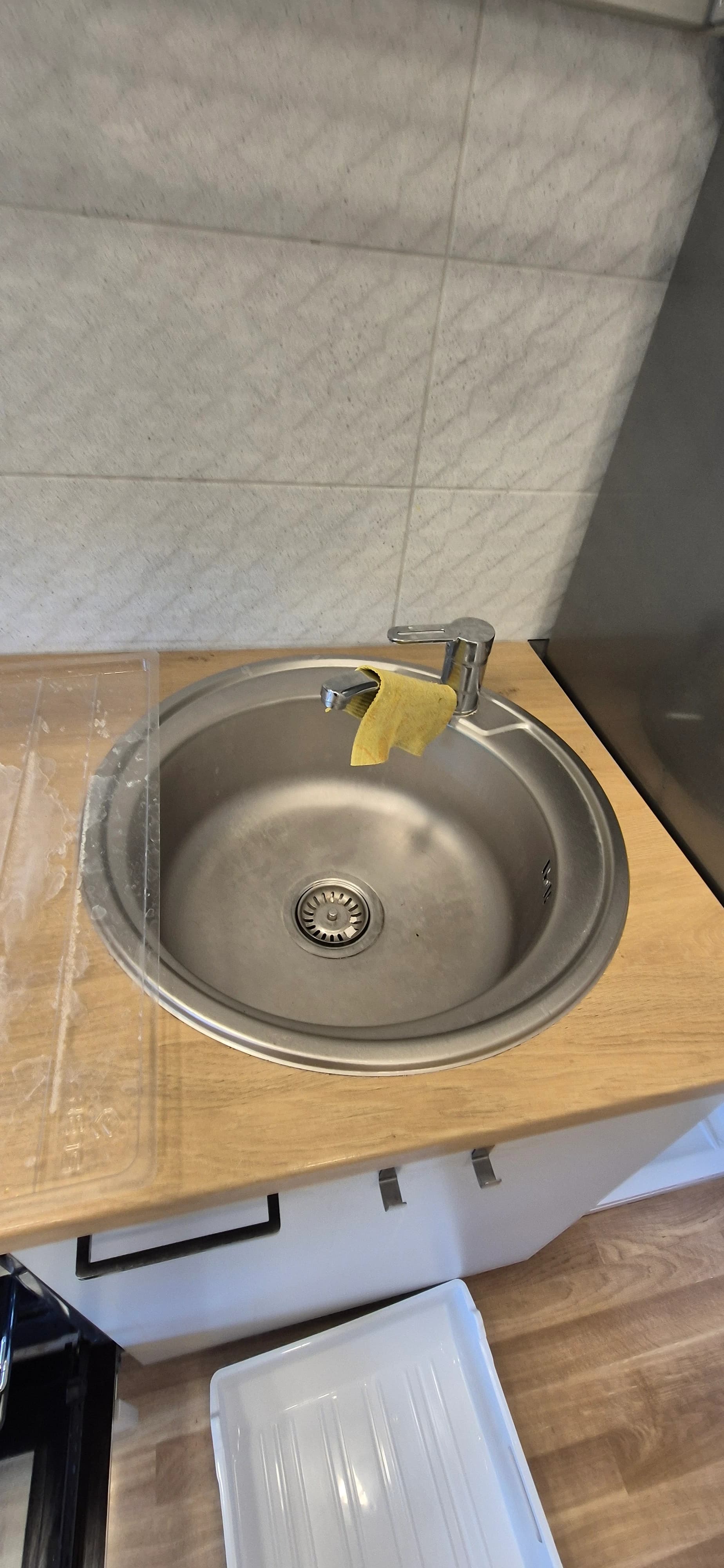 Deep apartment cleaning including windows