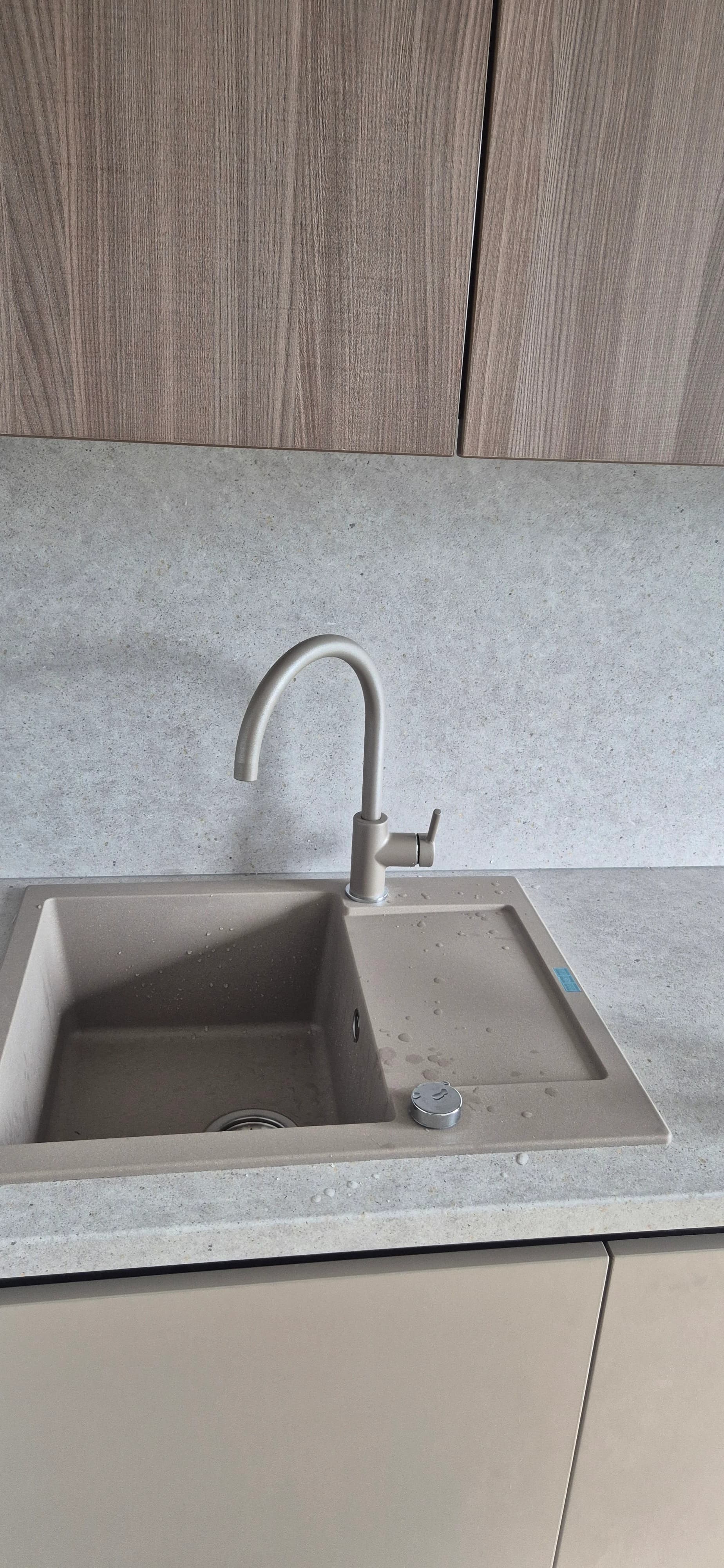 Apartment cleaning after construction (marble finishes)