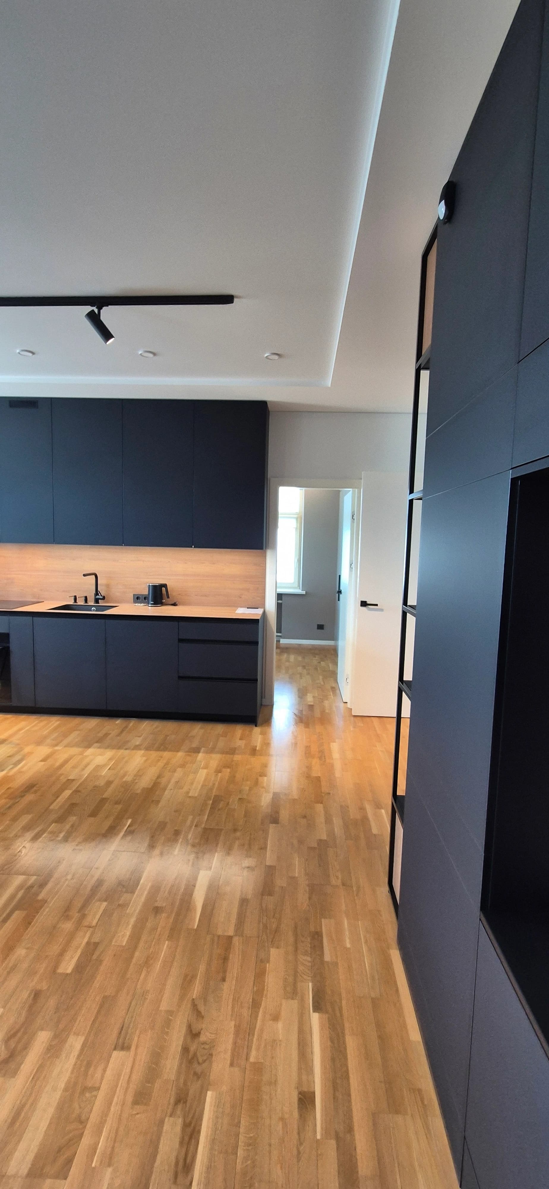 Deep cleaning of a luxury apartment