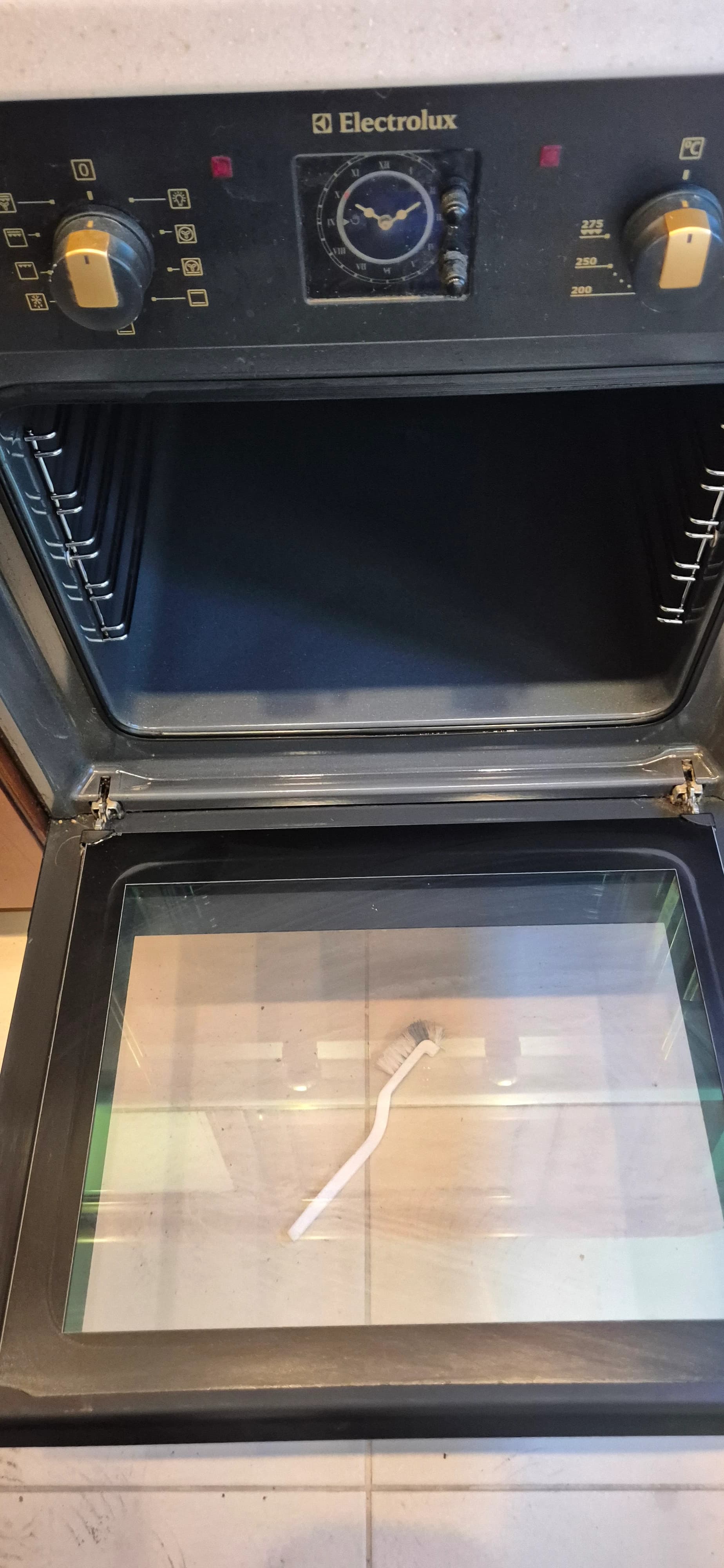 Deep cleaning of a luxury apartment