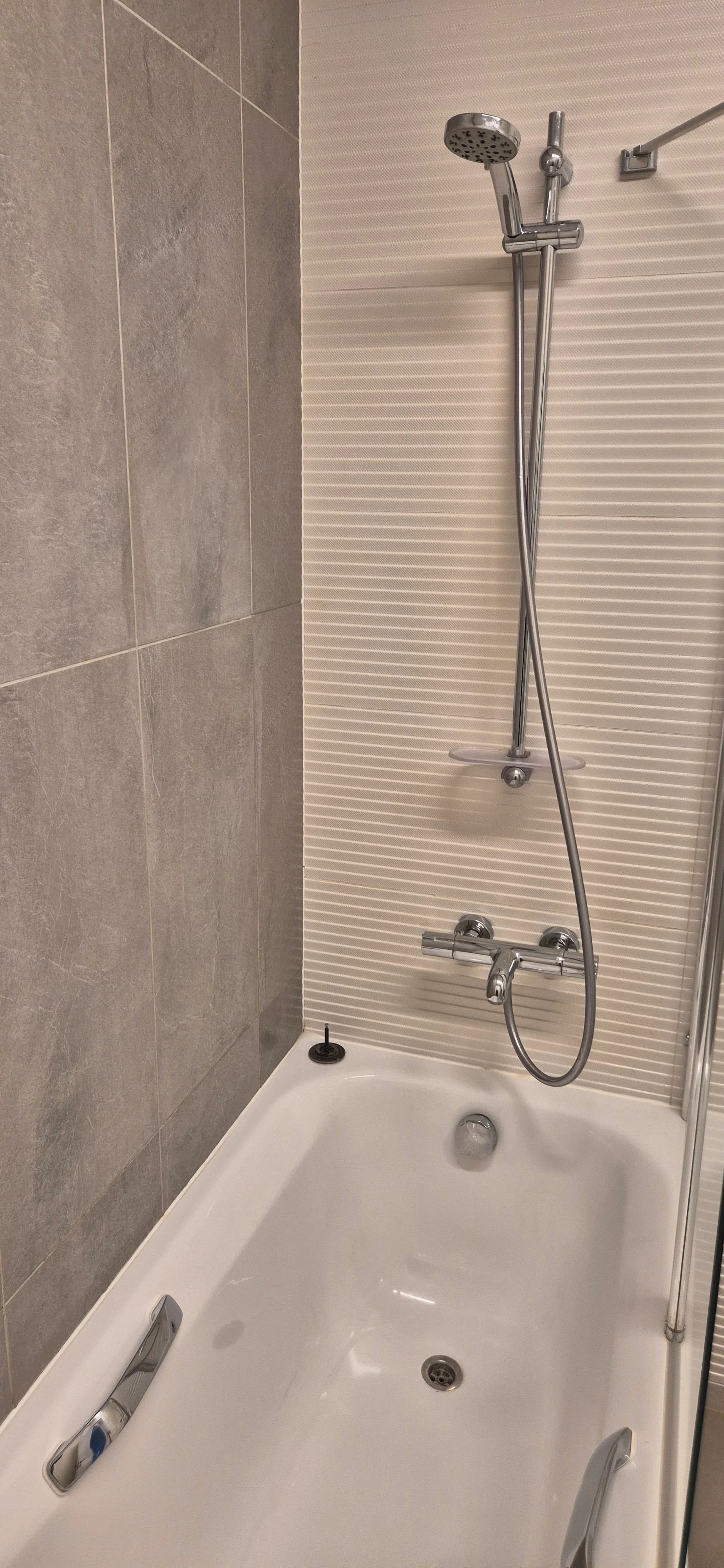 Deep cleaning of a luxury apartment