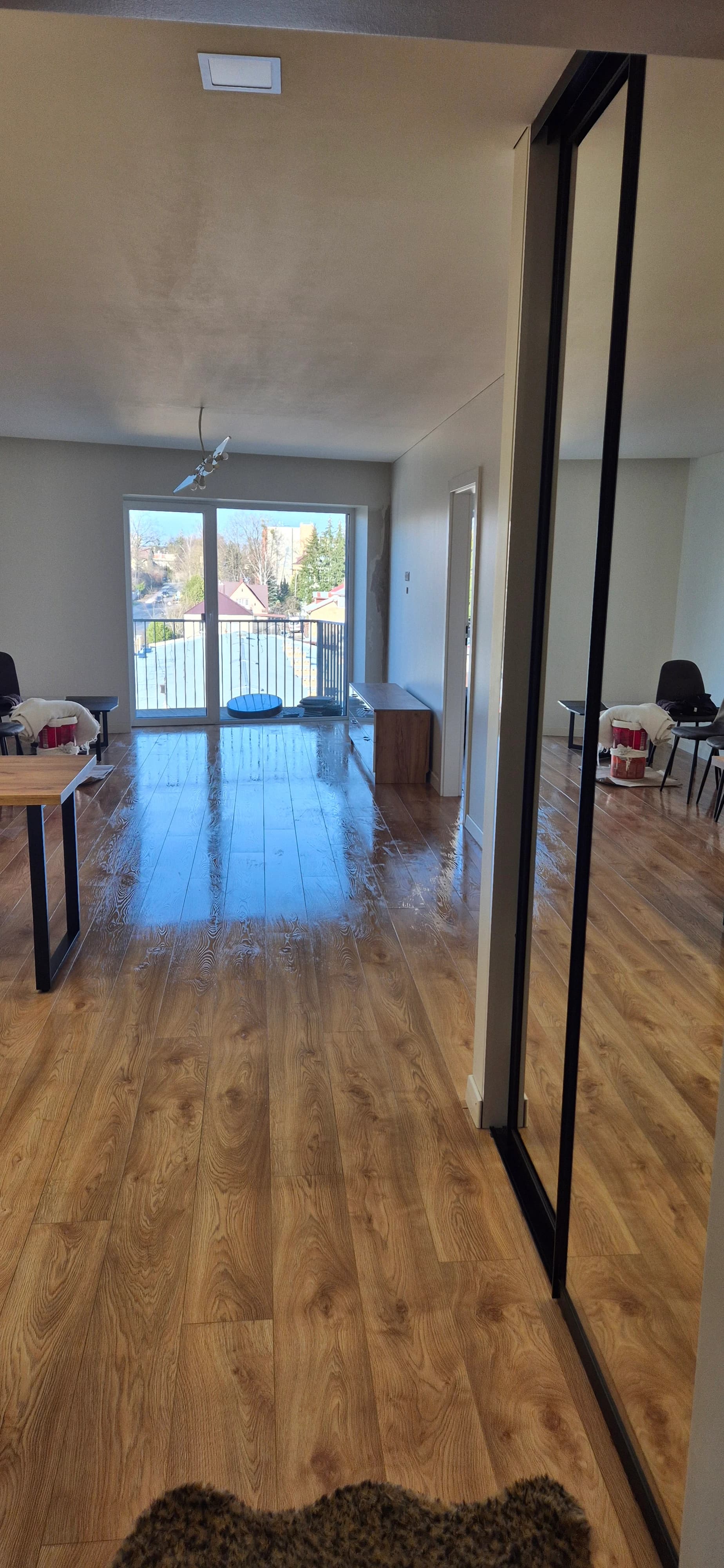 Deep apartment cleaning after renovation