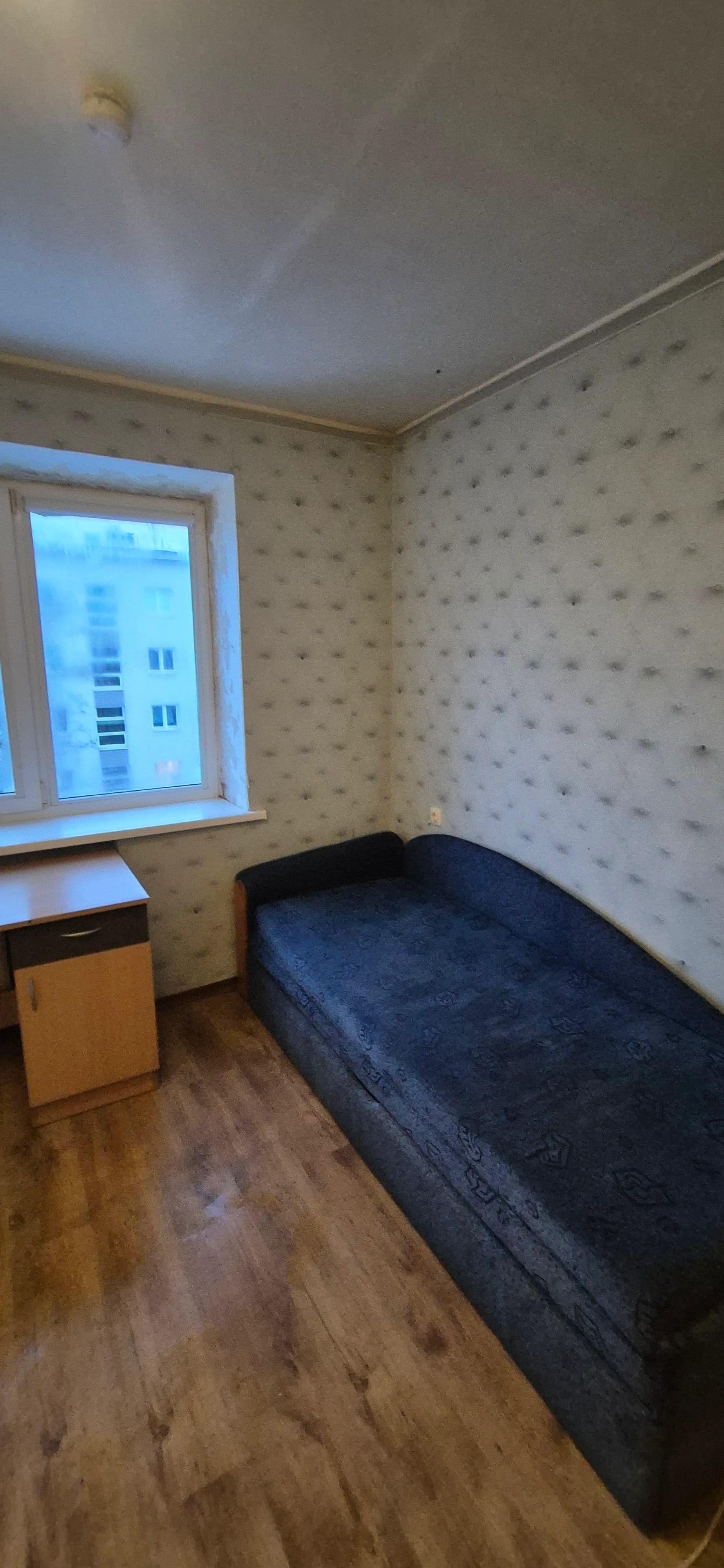 Buto kraustymosi valymas su baldais