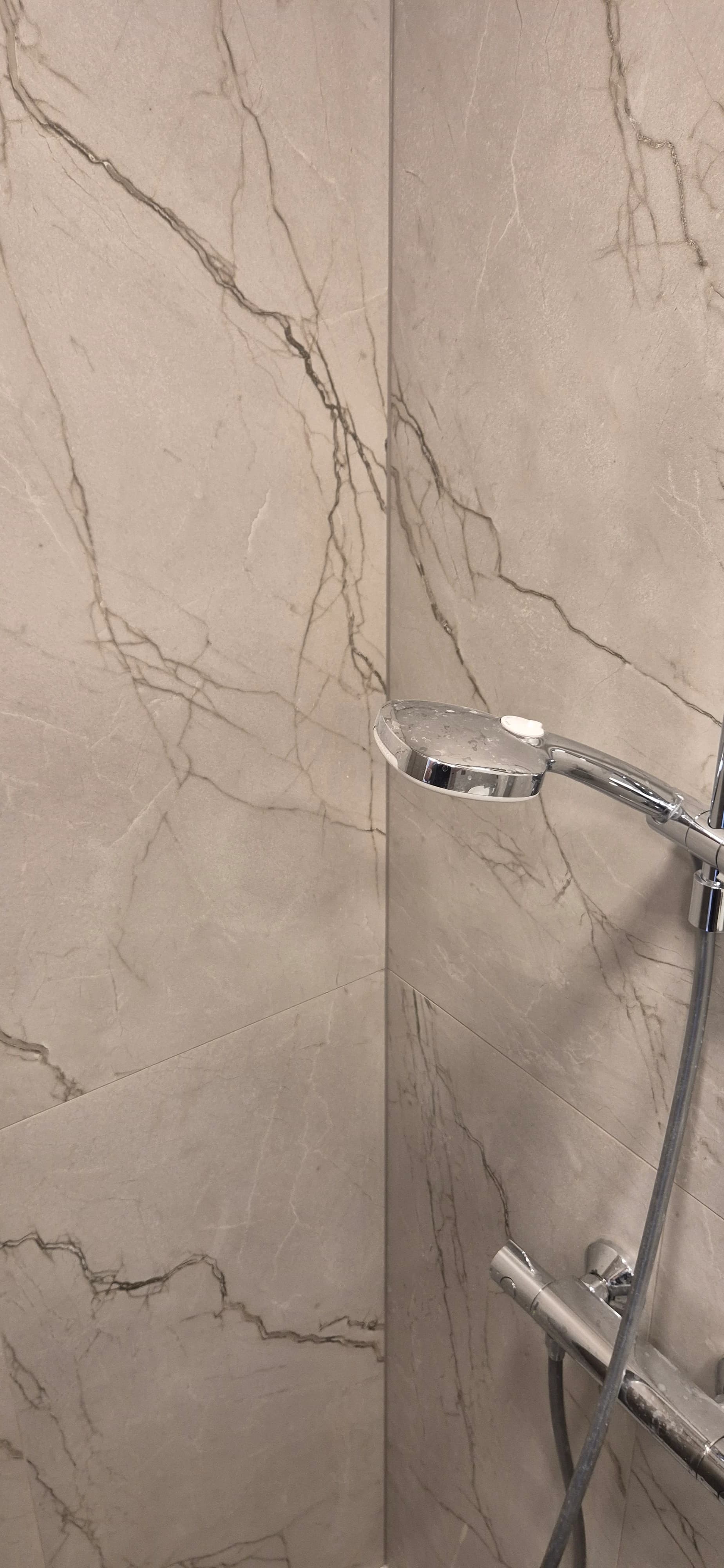 Apartment cleaning after construction (marble finishes)
