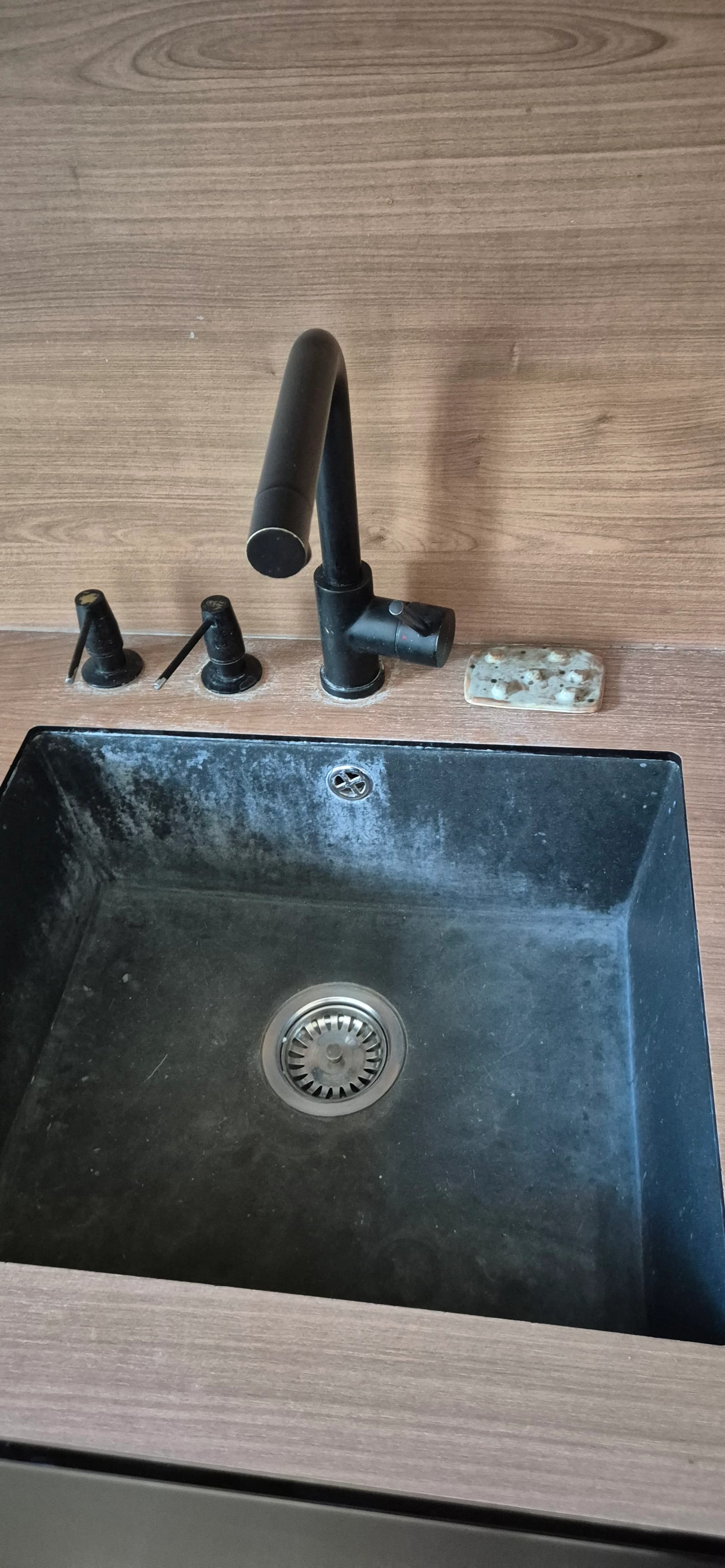 Deep cleaning of a luxury apartment