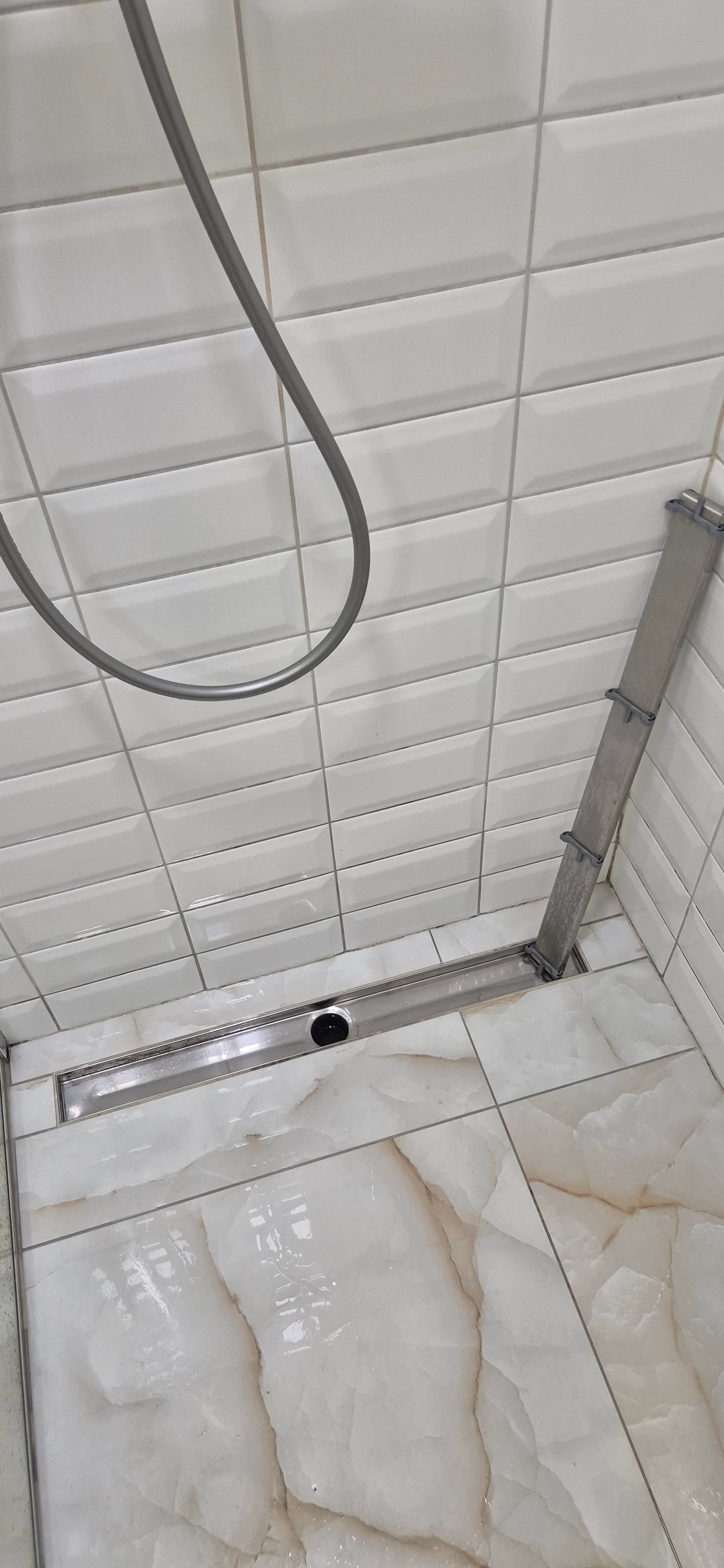 Deep apartment cleaning after renovation