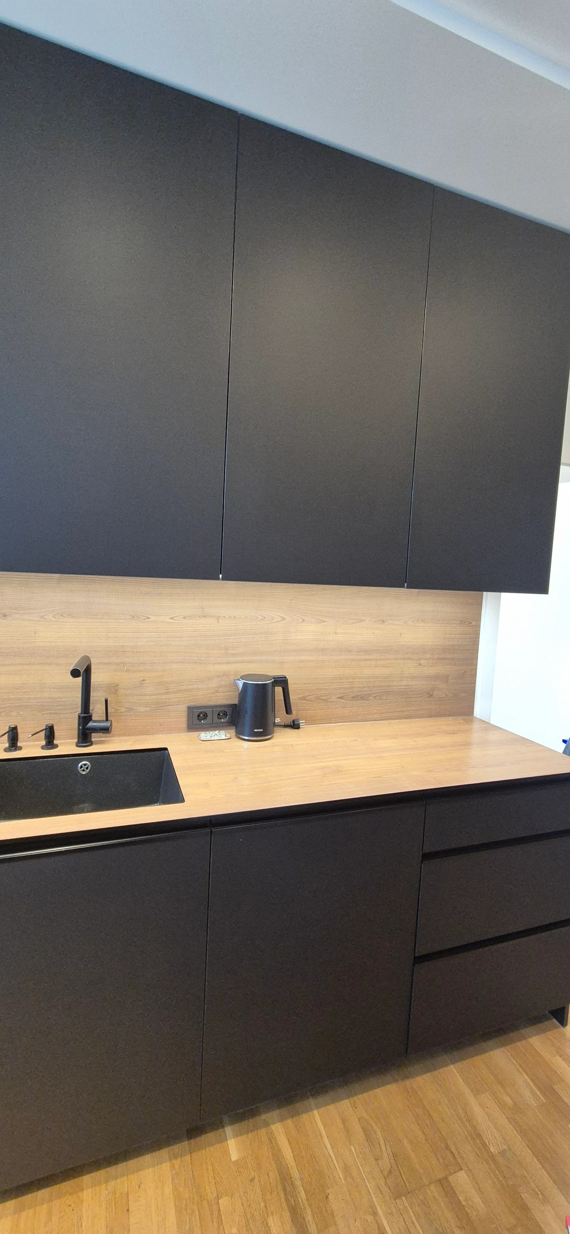 Deep cleaning of a luxury apartment