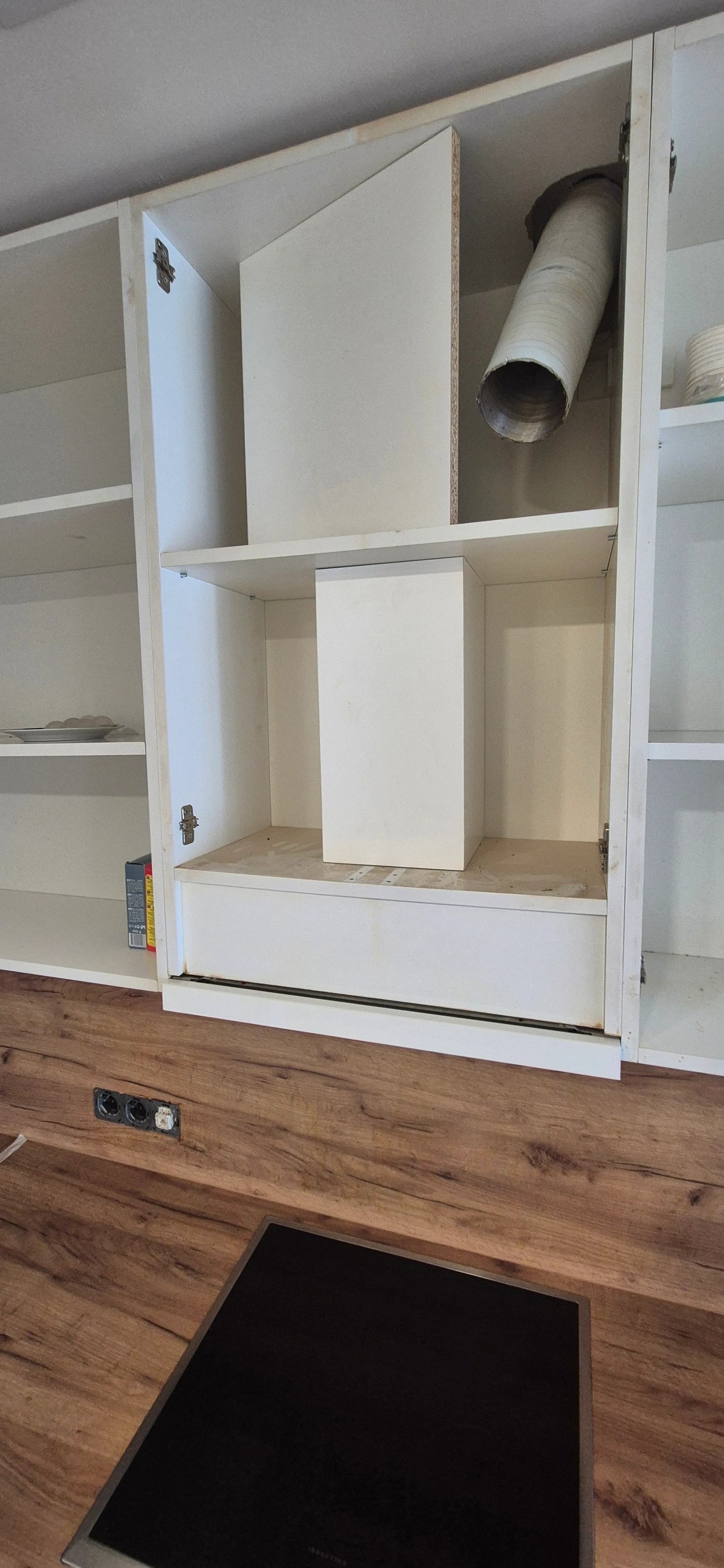Deep apartment cleaning after renovation