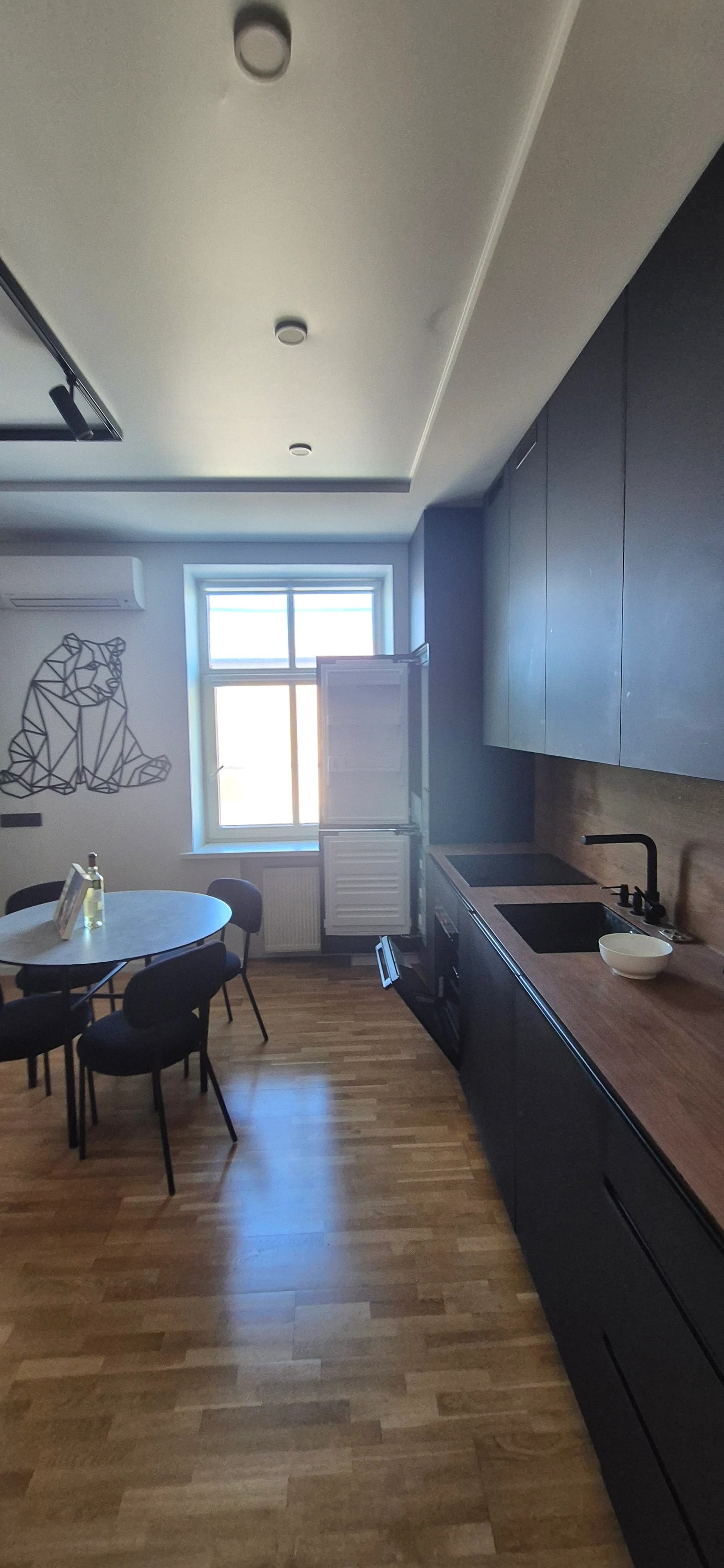 Deep cleaning of a luxury apartment