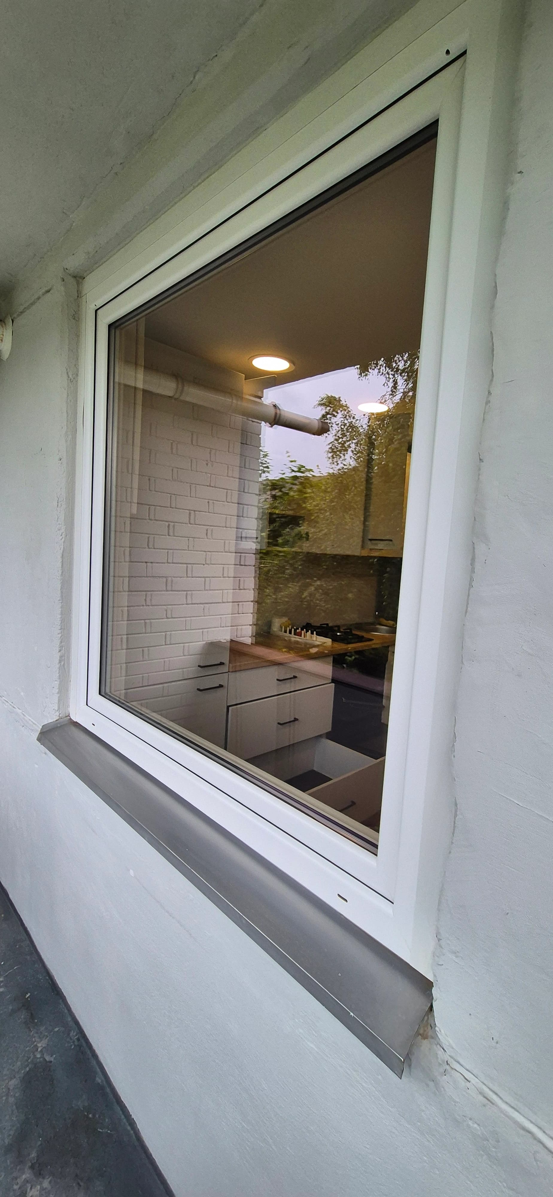 Deep apartment cleaning including windows