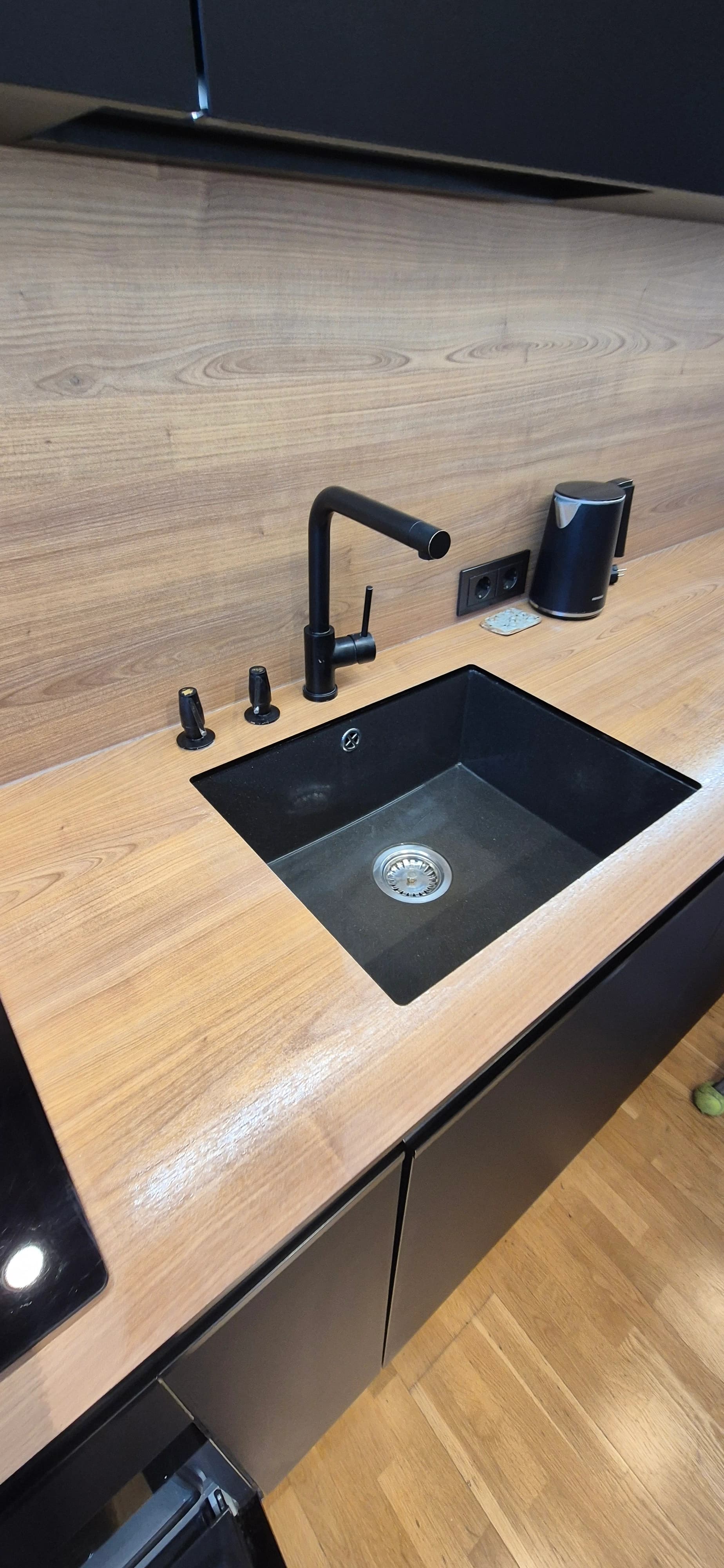 Deep cleaning of a luxury apartment