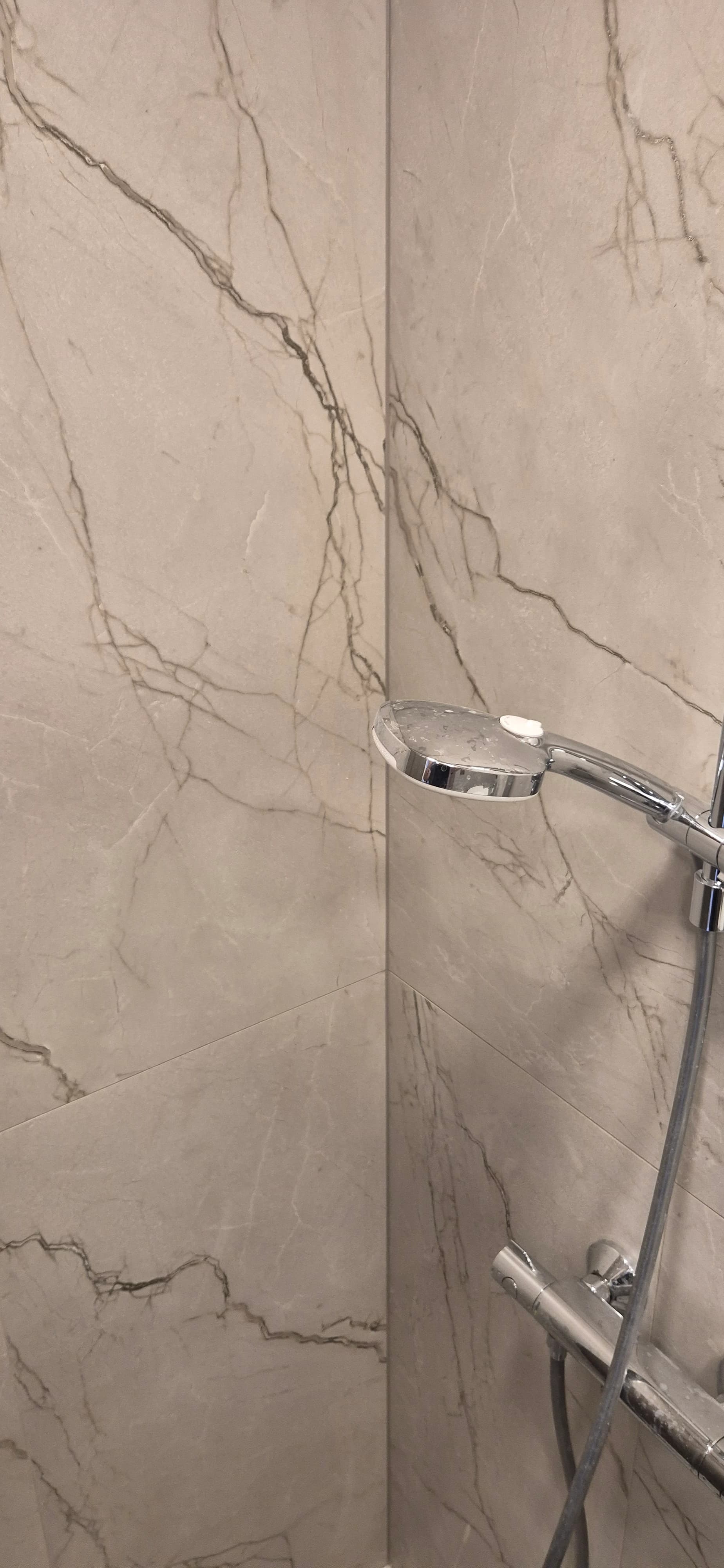 Apartment cleaning after construction (marble finishes)
