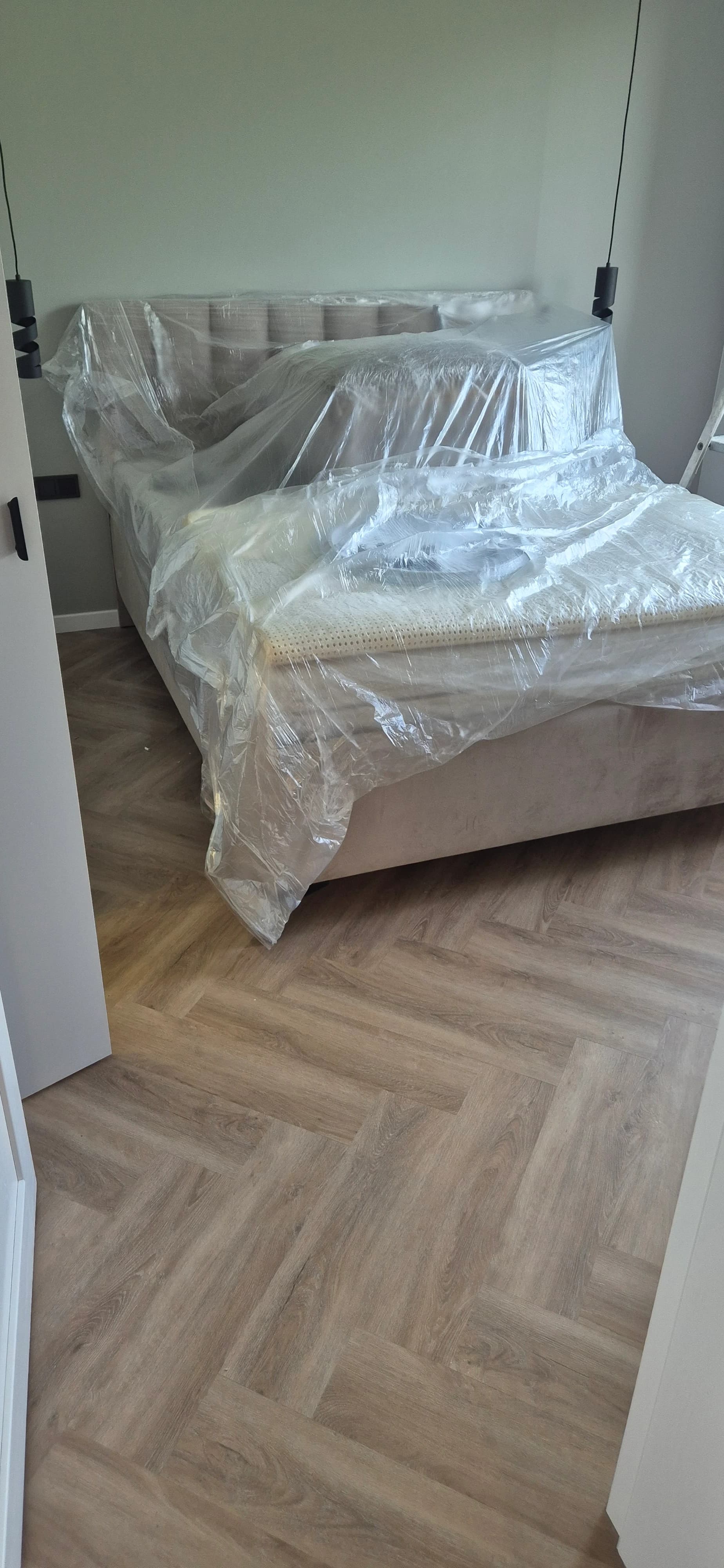 Apartment cleaning after construction (marble finishes)