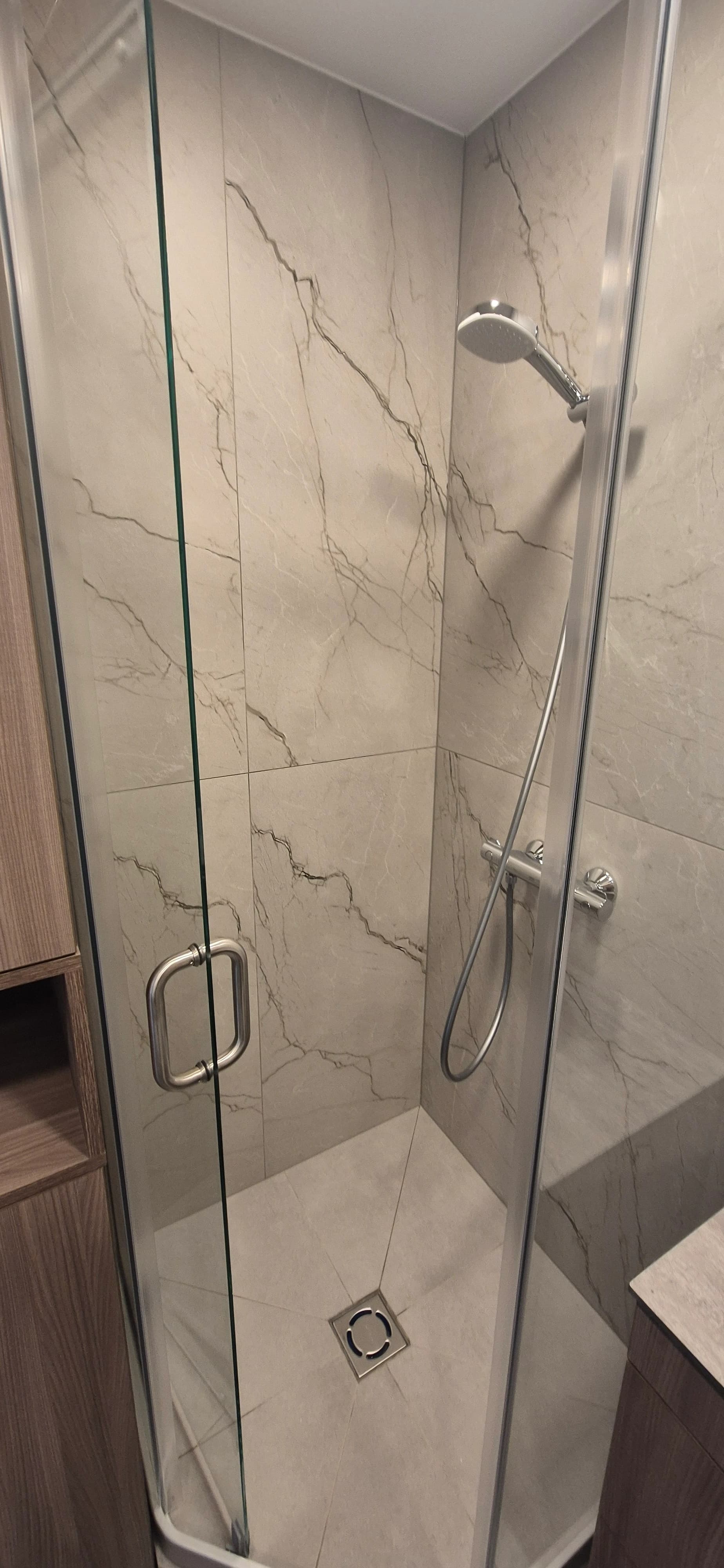 Apartment cleaning after construction (marble finishes)