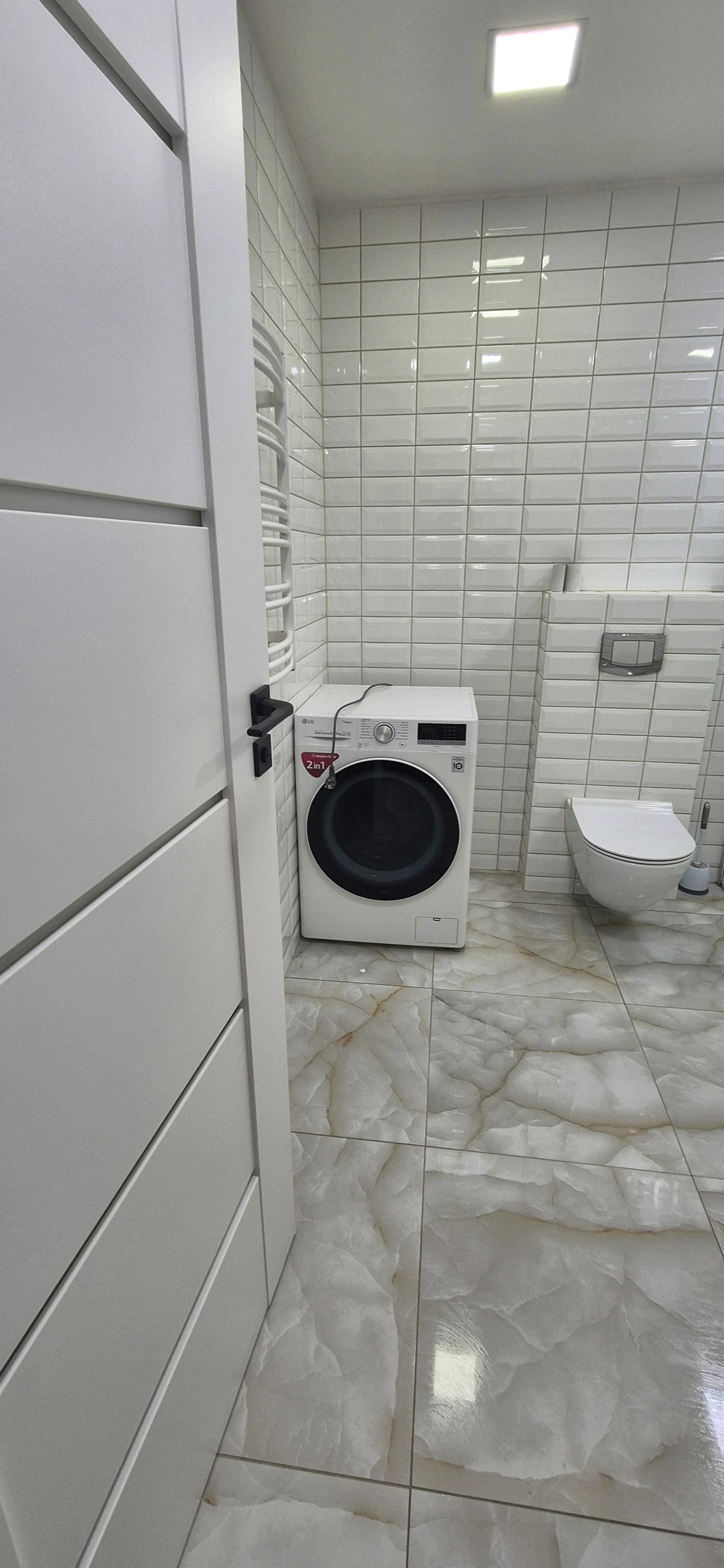 Deep apartment cleaning after renovation
