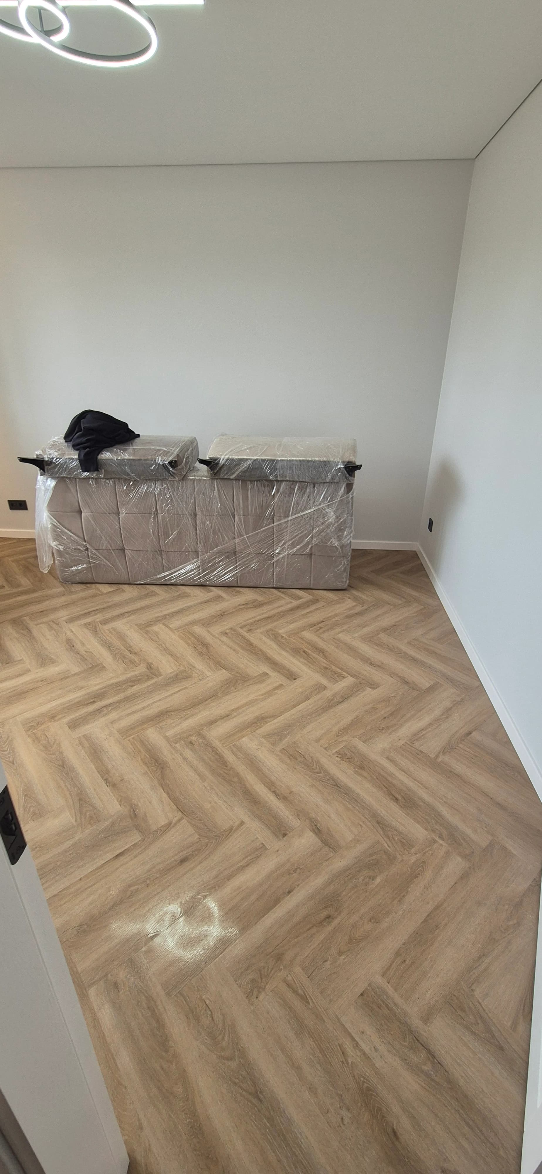 Apartment cleaning after construction (marble finishes)