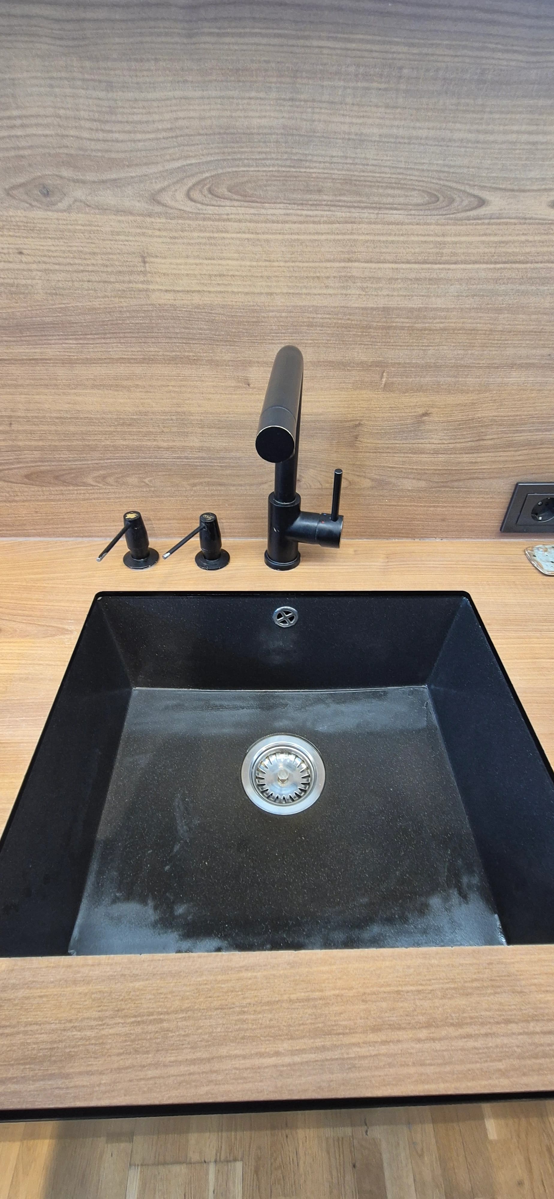 Deep cleaning of a luxury apartment