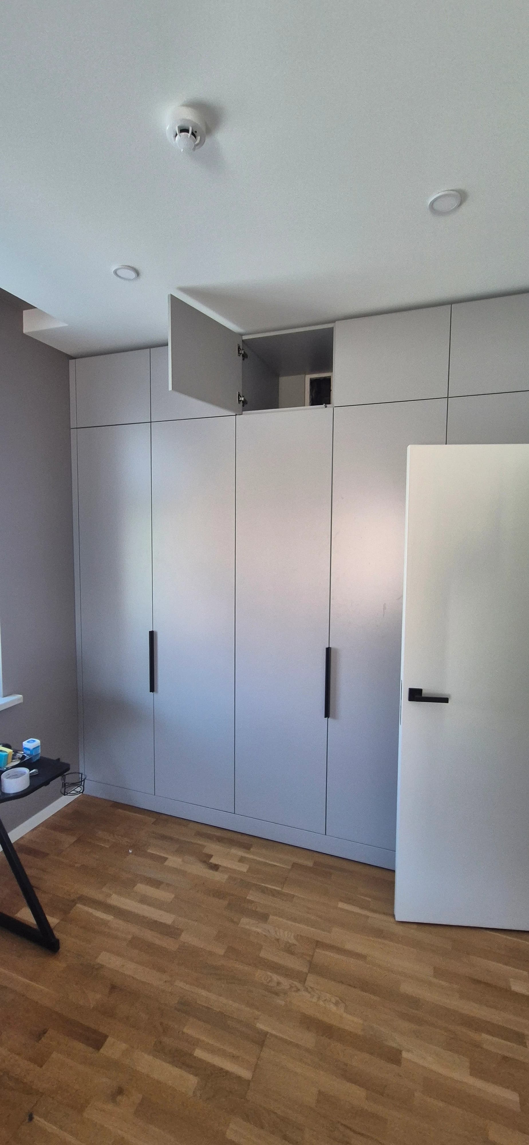Deep cleaning of a luxury apartment