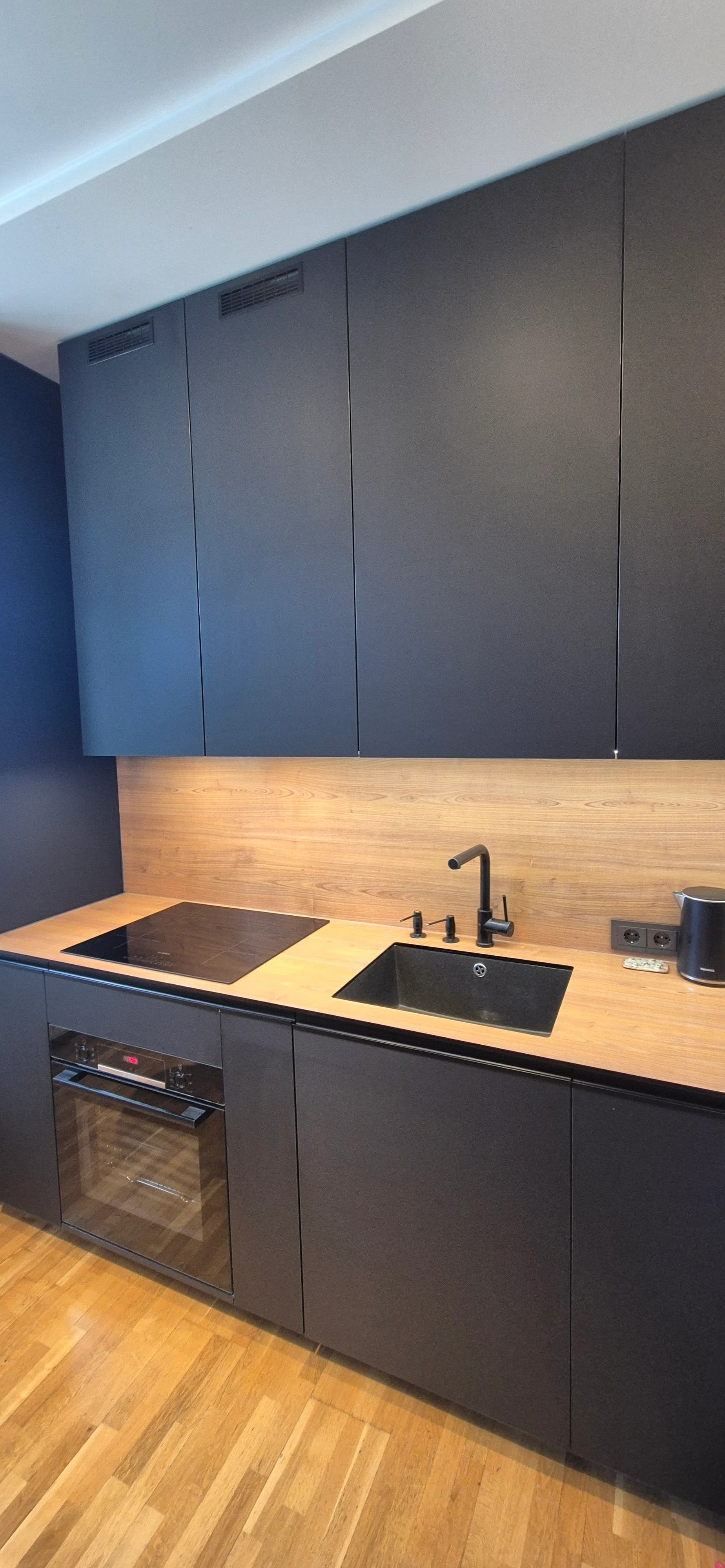Deep cleaning of a luxury apartment