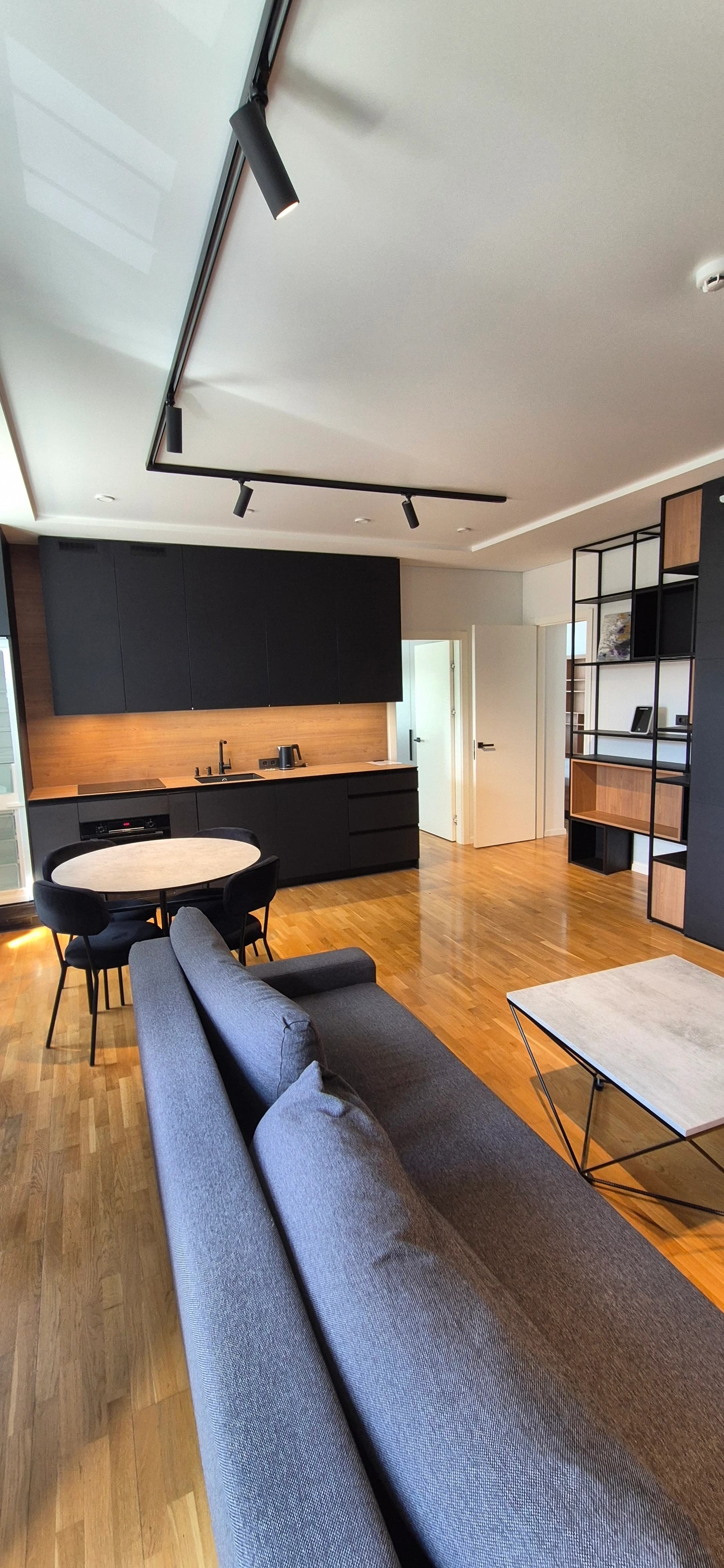Deep cleaning of a luxury apartment
